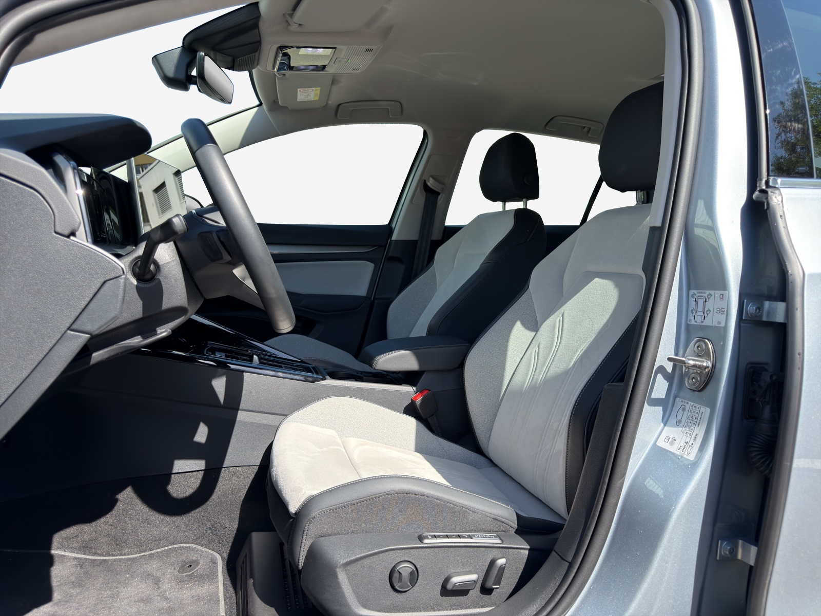 VW Golf 1.5 e TSI mHEV Style DSG-image-7