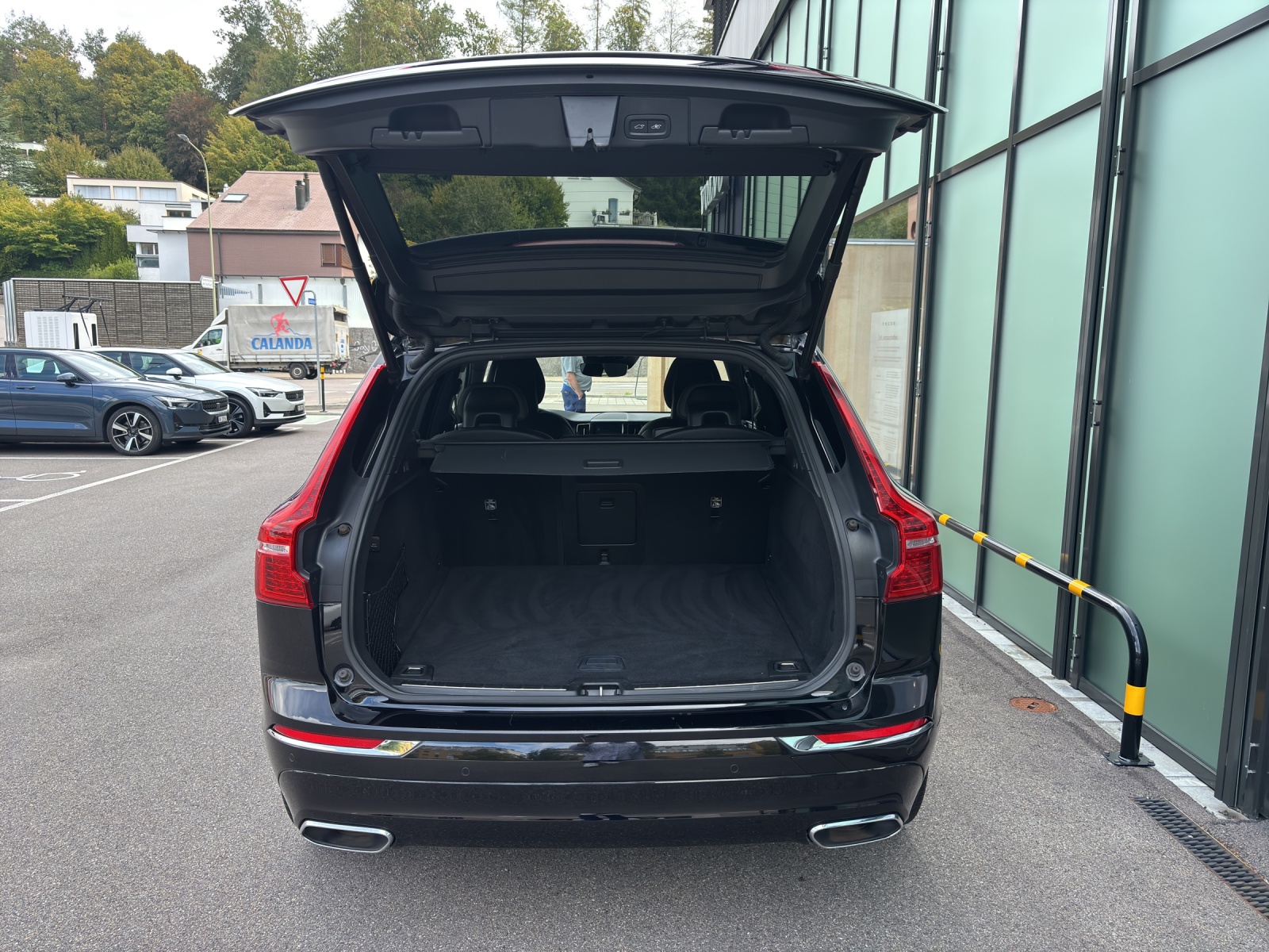 VOLVO XC60 2.0 D4 Inscription AWD-image-11