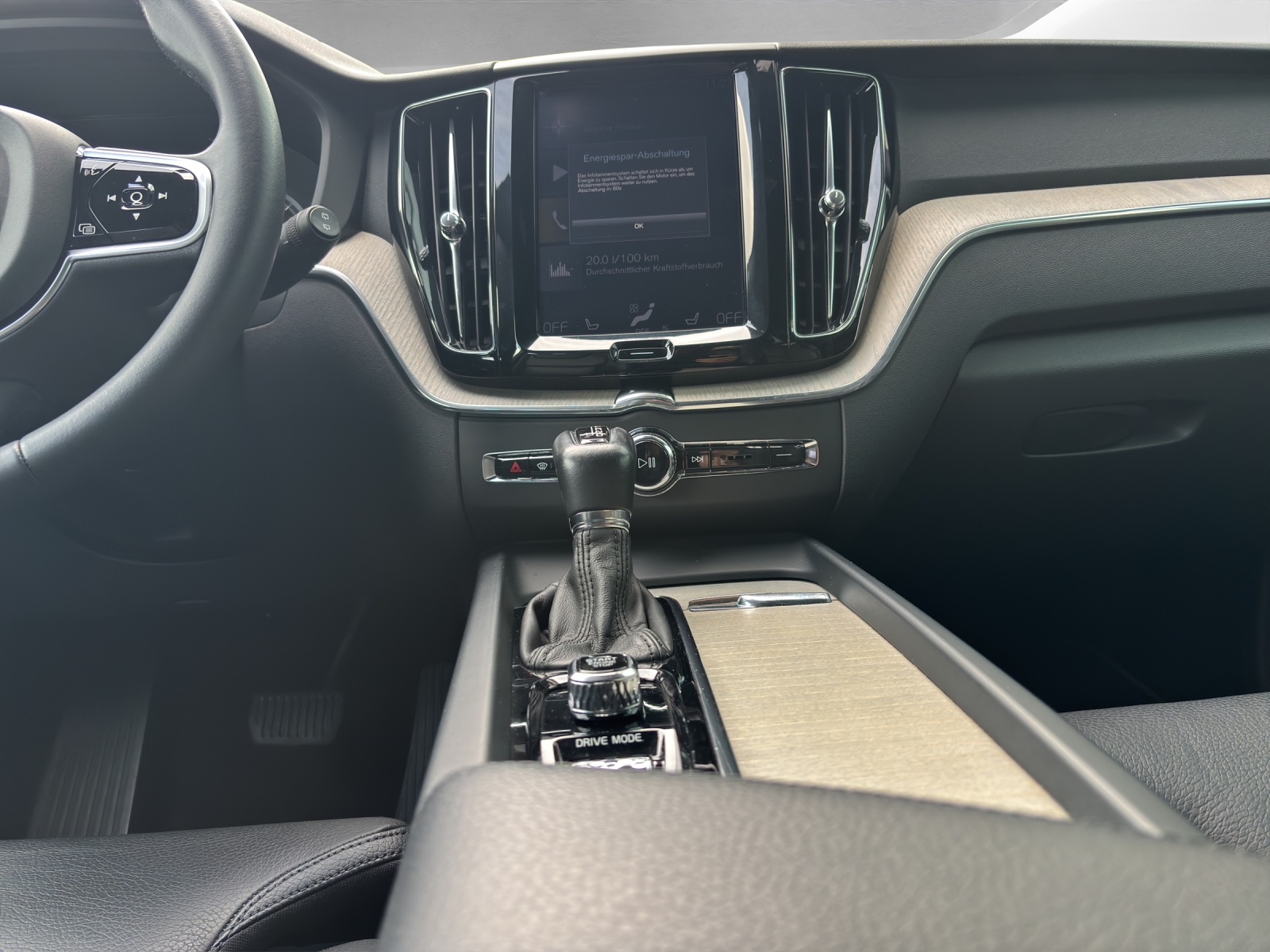 VOLVO XC60 2.0 D4 Inscription AWD-image-8
