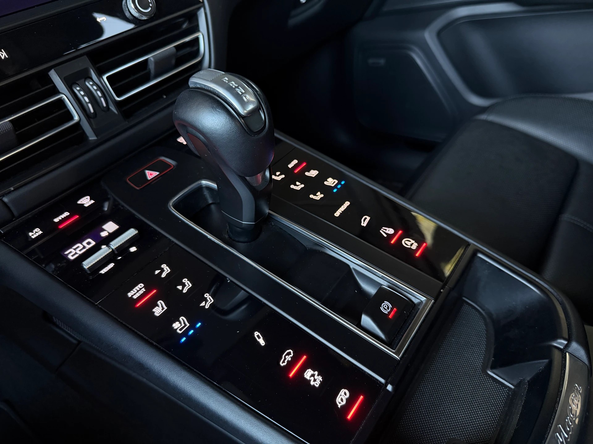 PORSCHE Macan GTS PDK-image-23