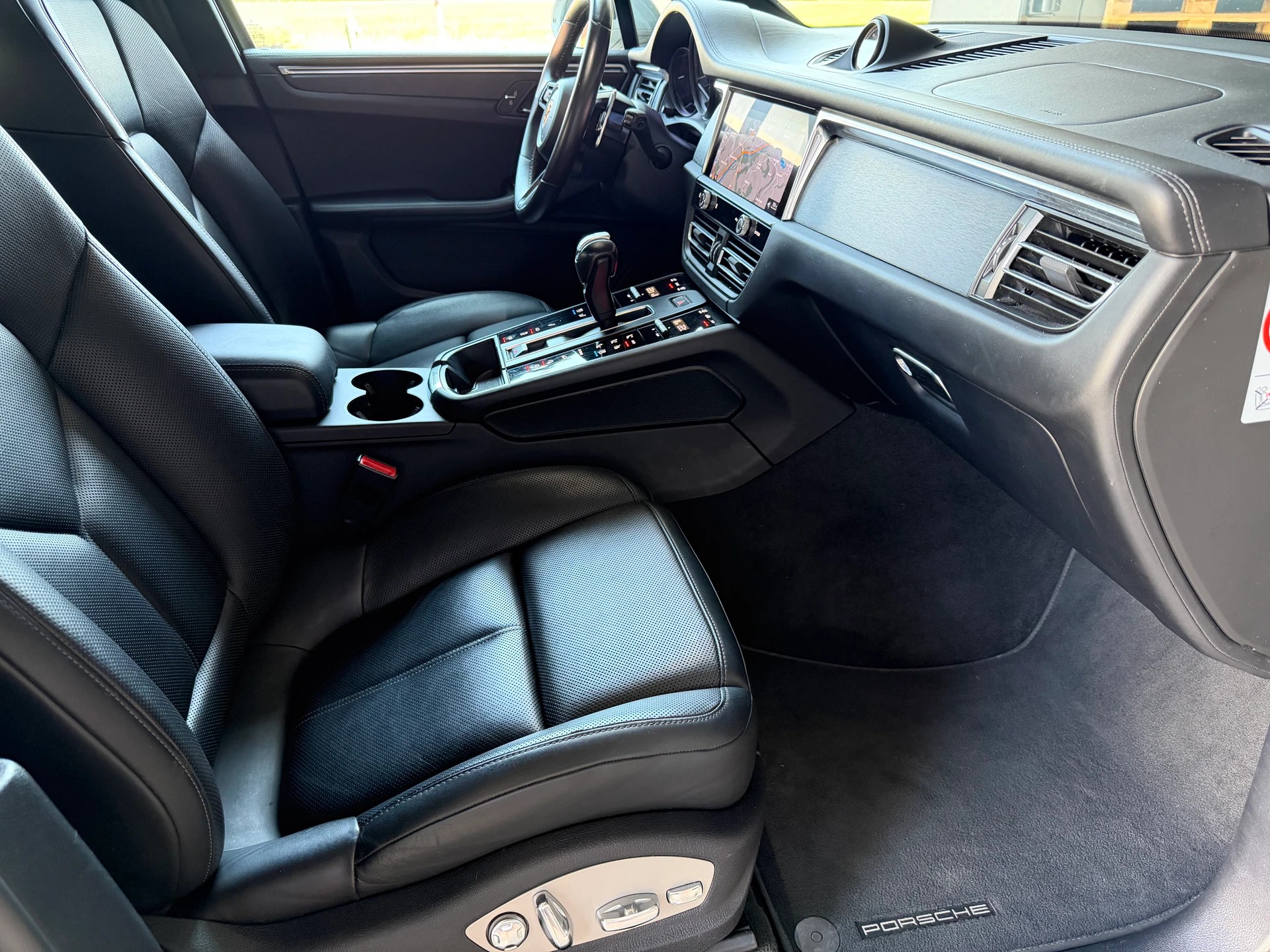 PORSCHE Macan GTS PDK-image-15