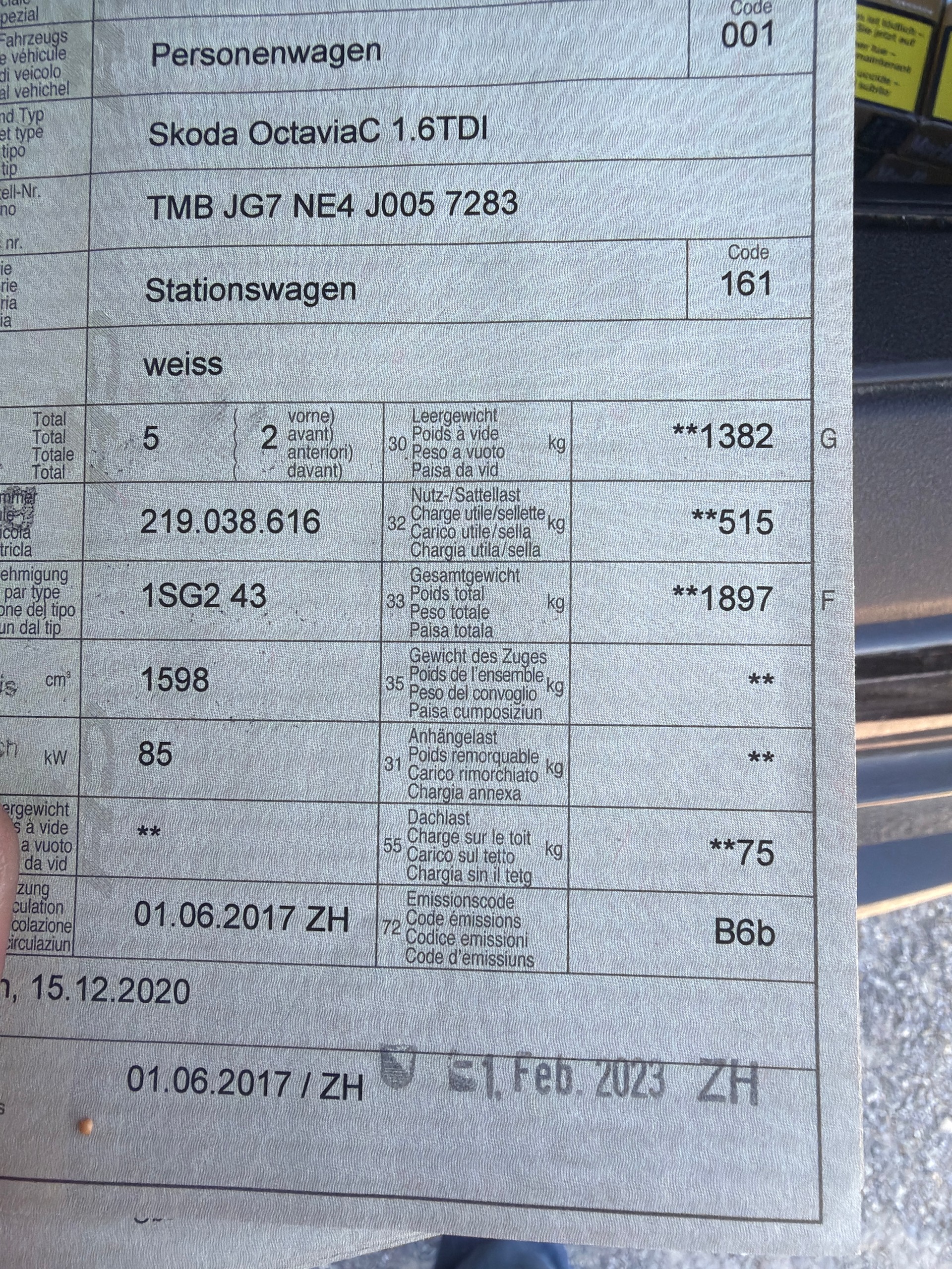 SKODA Octavia Combi 1.6 TDI Ambition-image-14