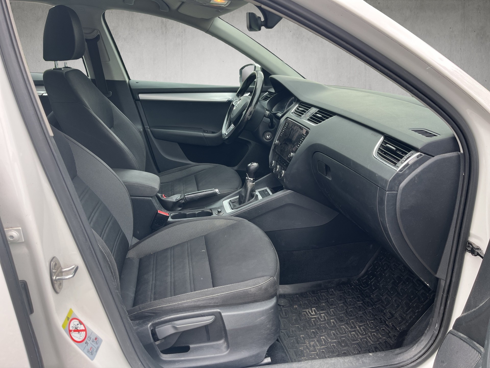 SKODA Octavia Combi 1.6 TDI Ambition-image-10
