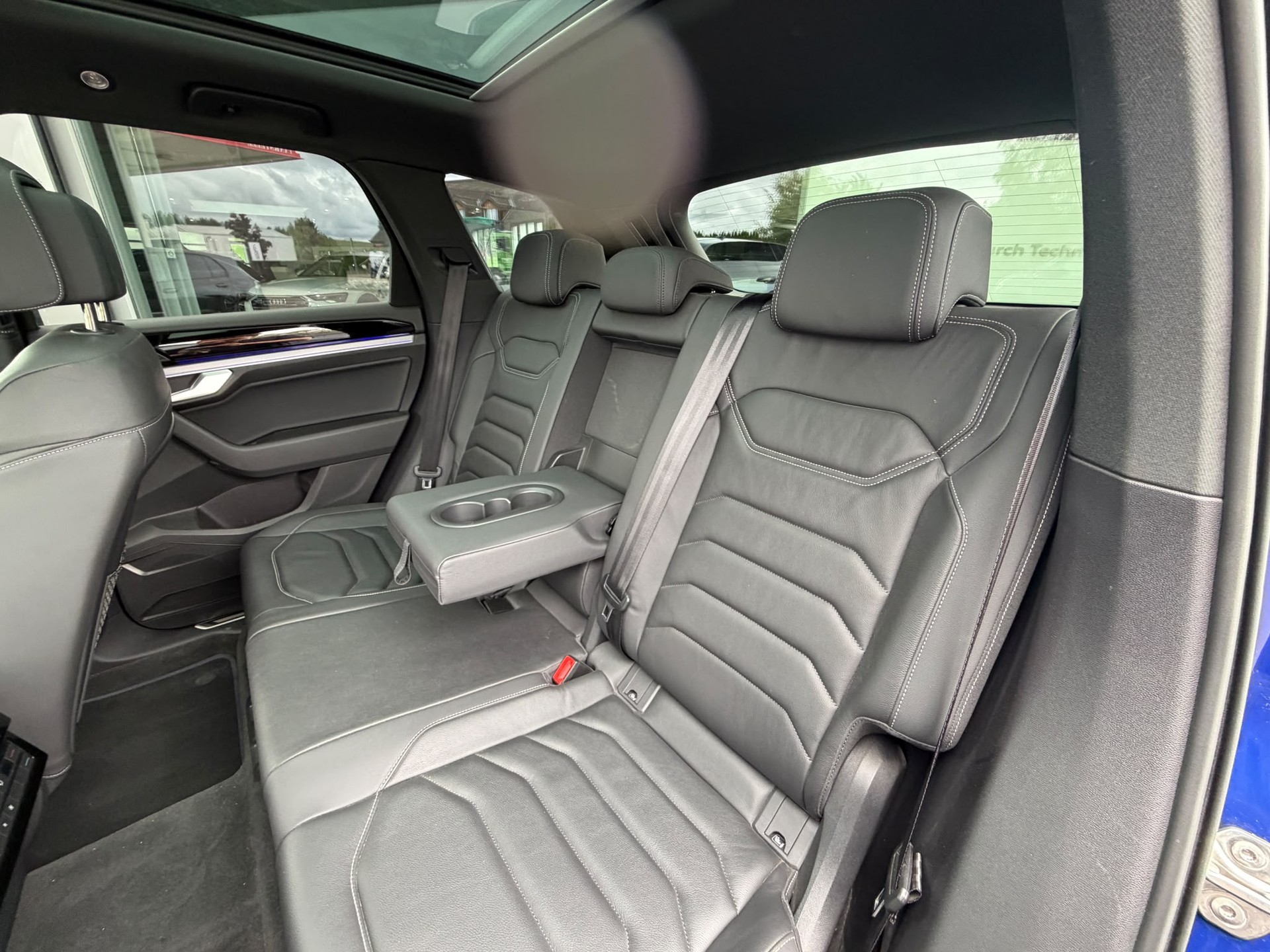 VW Touareg 3.0 TSI eHybrid R Tiptronic-image-24