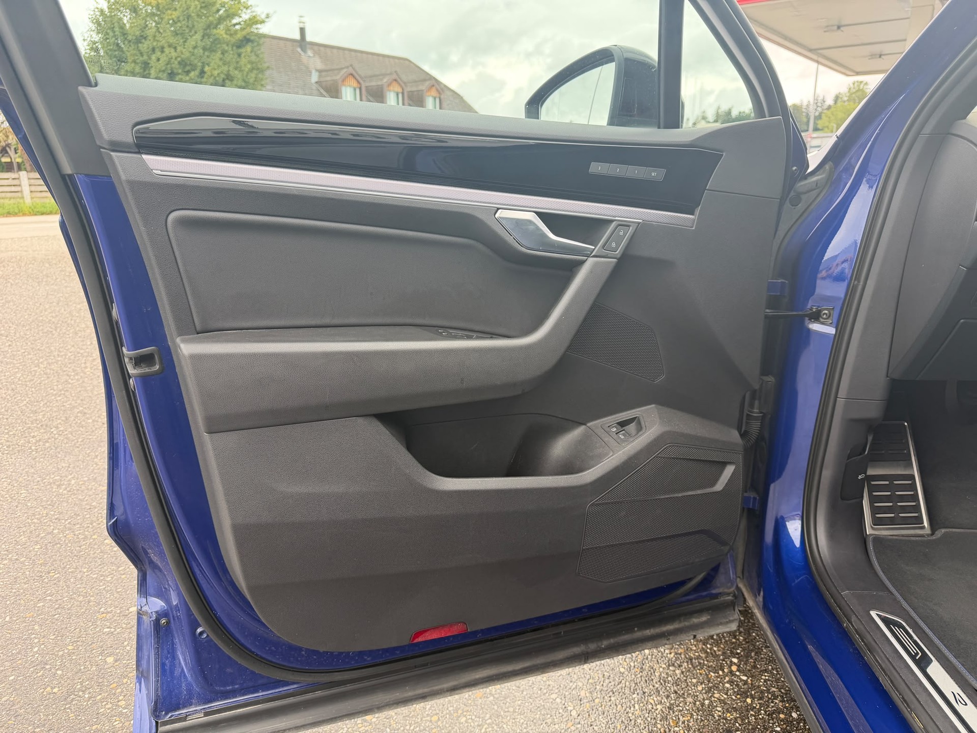 VW Touareg 3.0 TSI eHybrid R Tiptronic-image-11