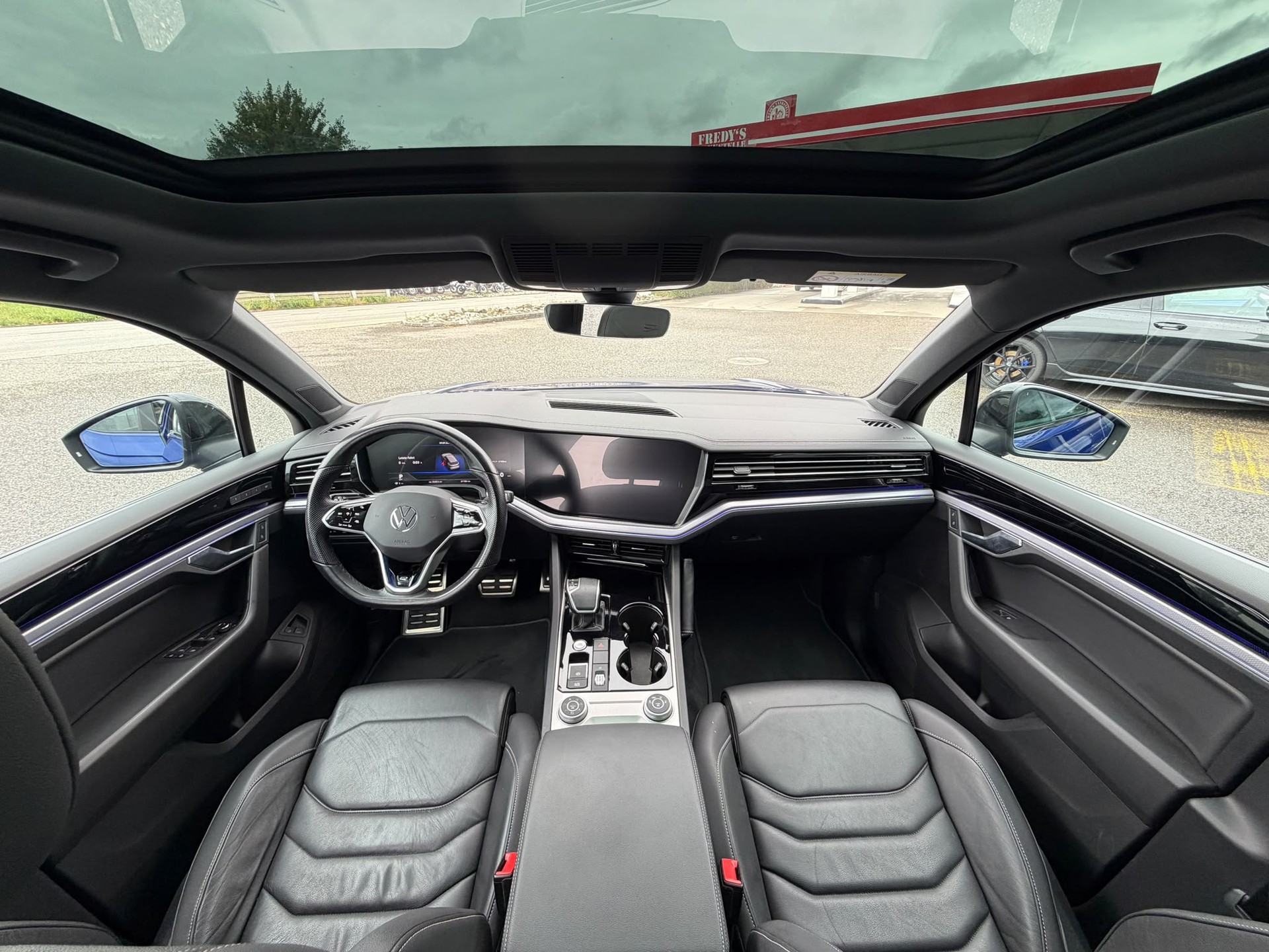 VW Touareg 3.0 TSI eHybrid R Tiptronic-image-21