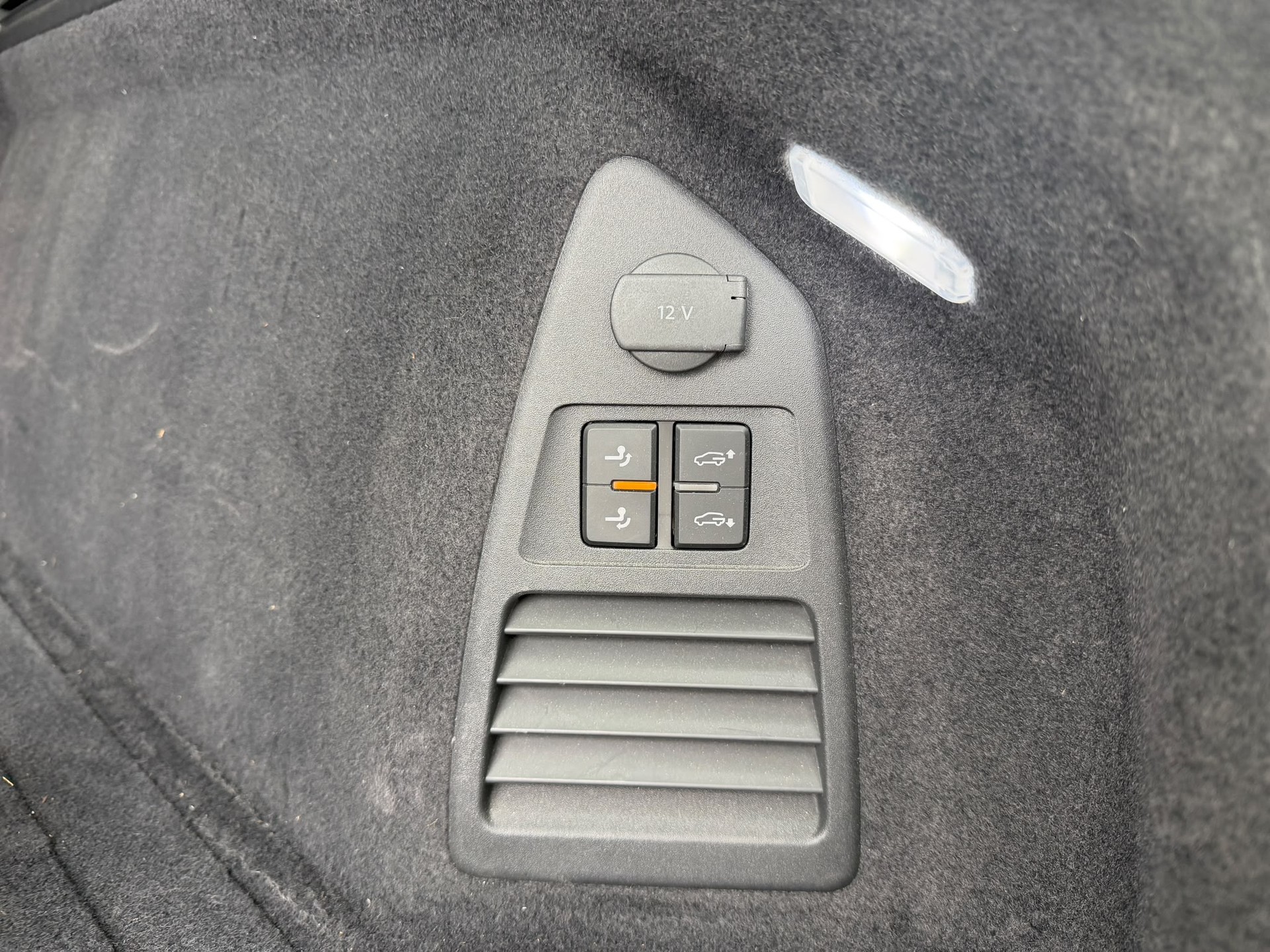 VW Touareg 3.0 TSI eHybrid R Tiptronic-image-27