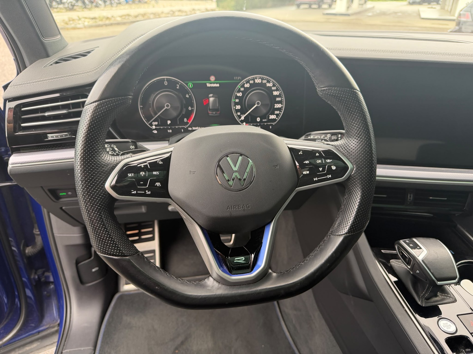 VW Touareg 3.0 TSI eHybrid R Tiptronic-image-16