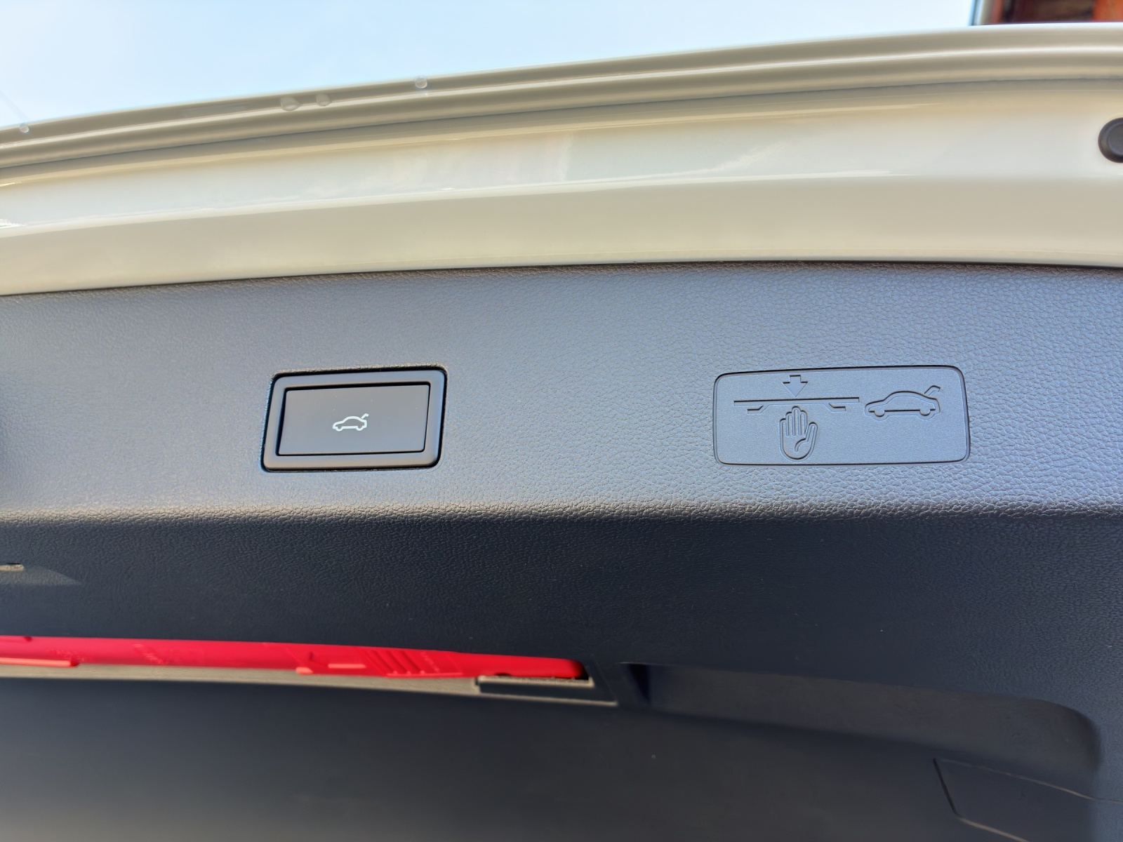 VW Golf Variant 1.5 eTSI mHEV R-Line DSG-image-17