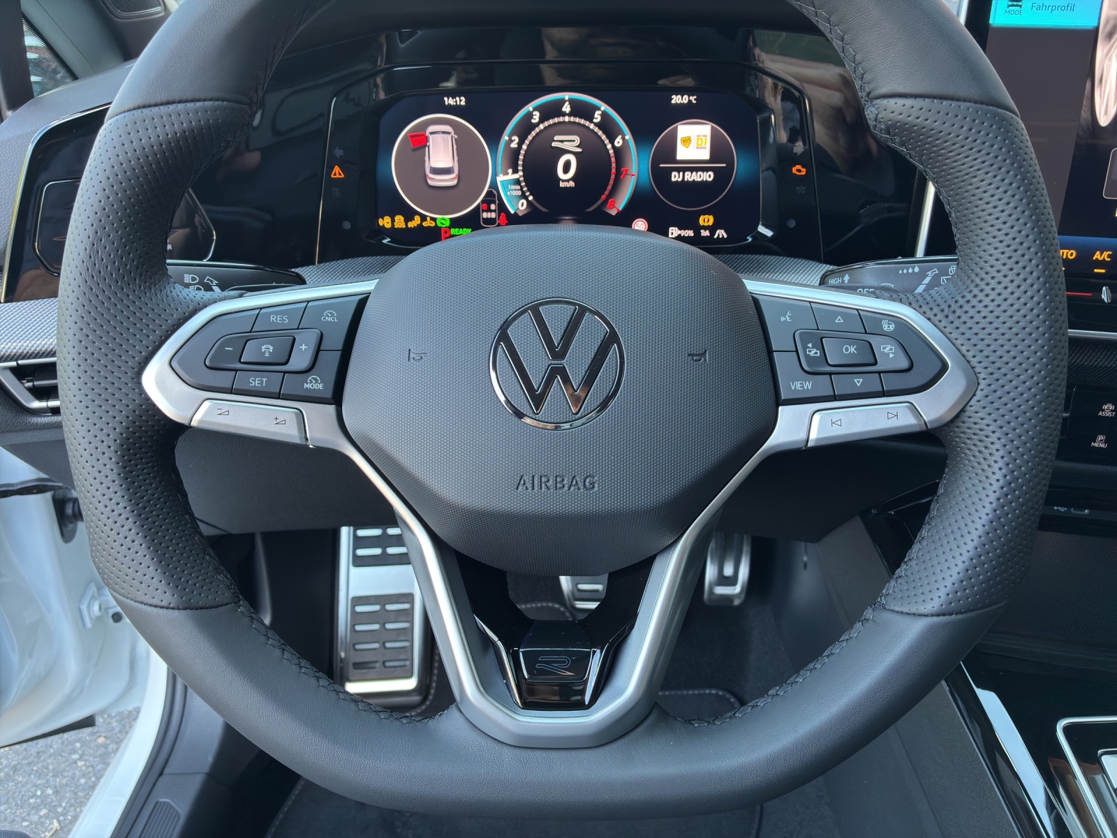 VW Golf Variant 1.5 eTSI mHEV R-Line DSG-image-13