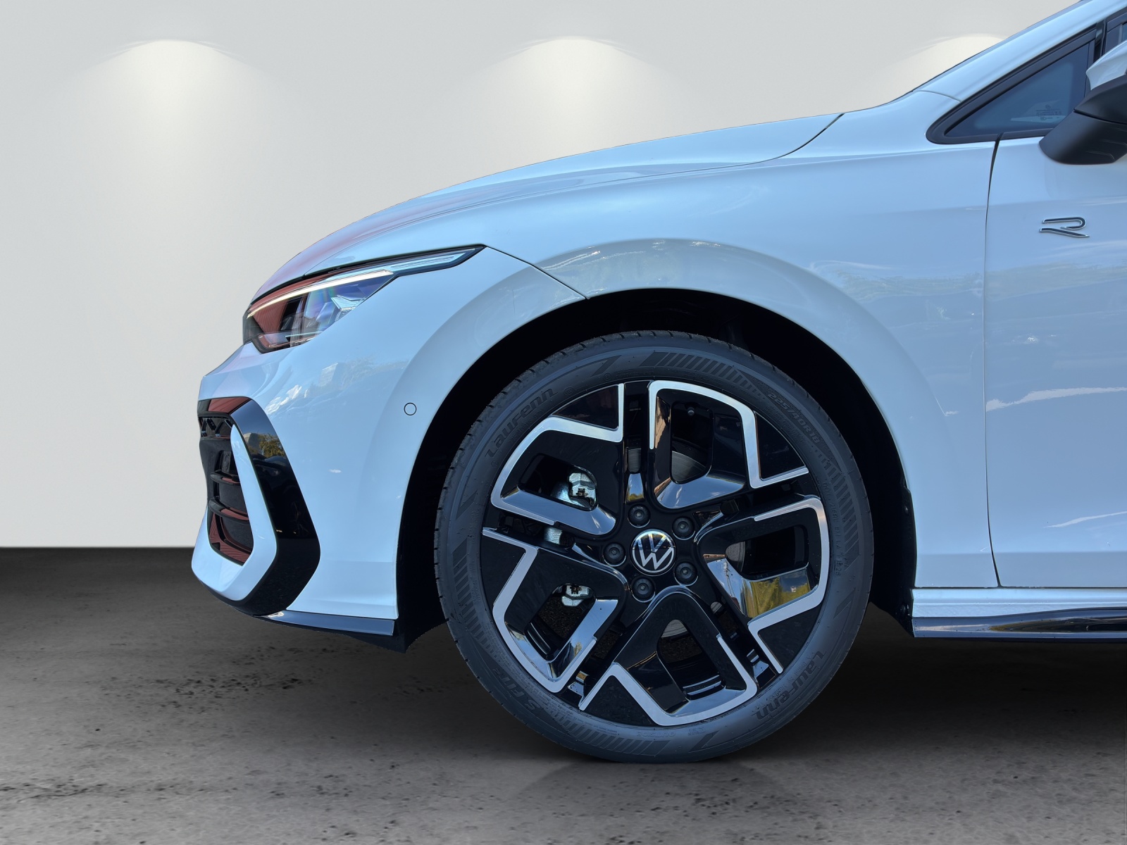 VW Golf Variant 1.5 eTSI mHEV R-Line DSG-image-10
