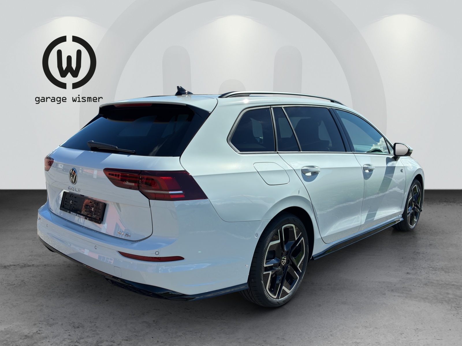 VW Golf Variant 1.5 eTSI mHEV R-Line DSG-image-3