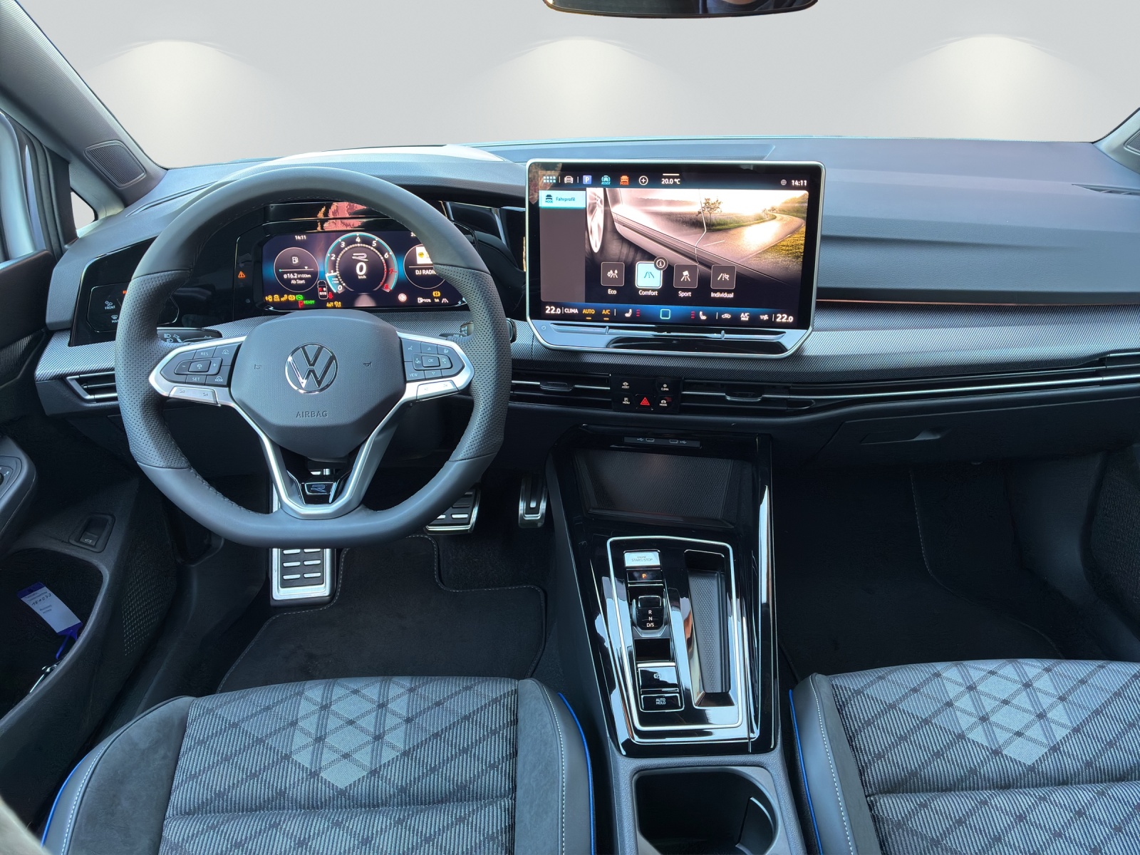 VW Golf Variant 1.5 eTSI mHEV R-Line DSG-image-6