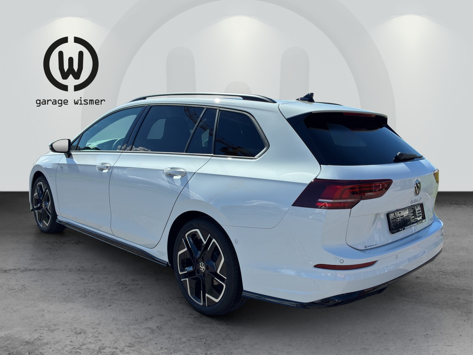 VW Golf Variant 1.5 eTSI mHEV R-Line DSG-image-2