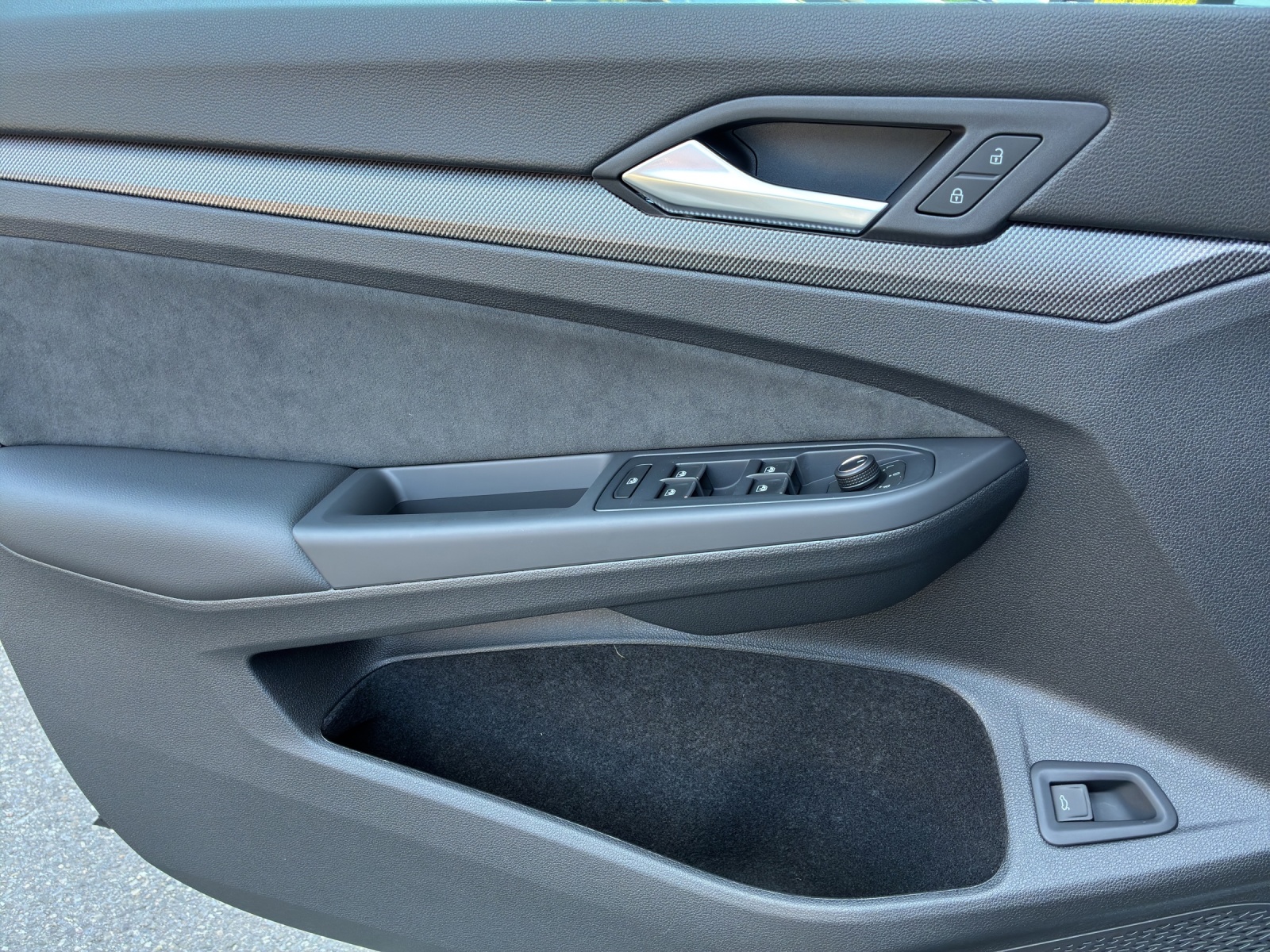 VW Golf Variant 1.5 eTSI mHEV R-Line DSG-image-15