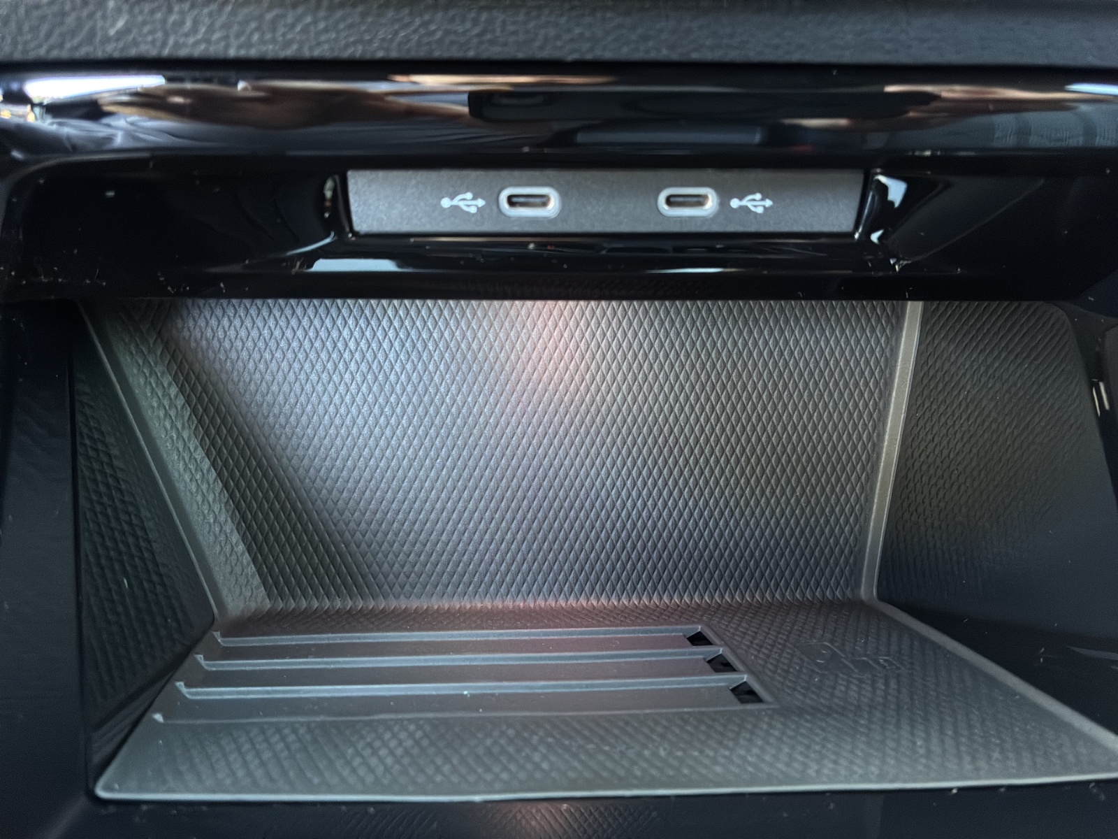 VW Golf Variant 1.5 eTSI mHEV R-Line DSG-image-14