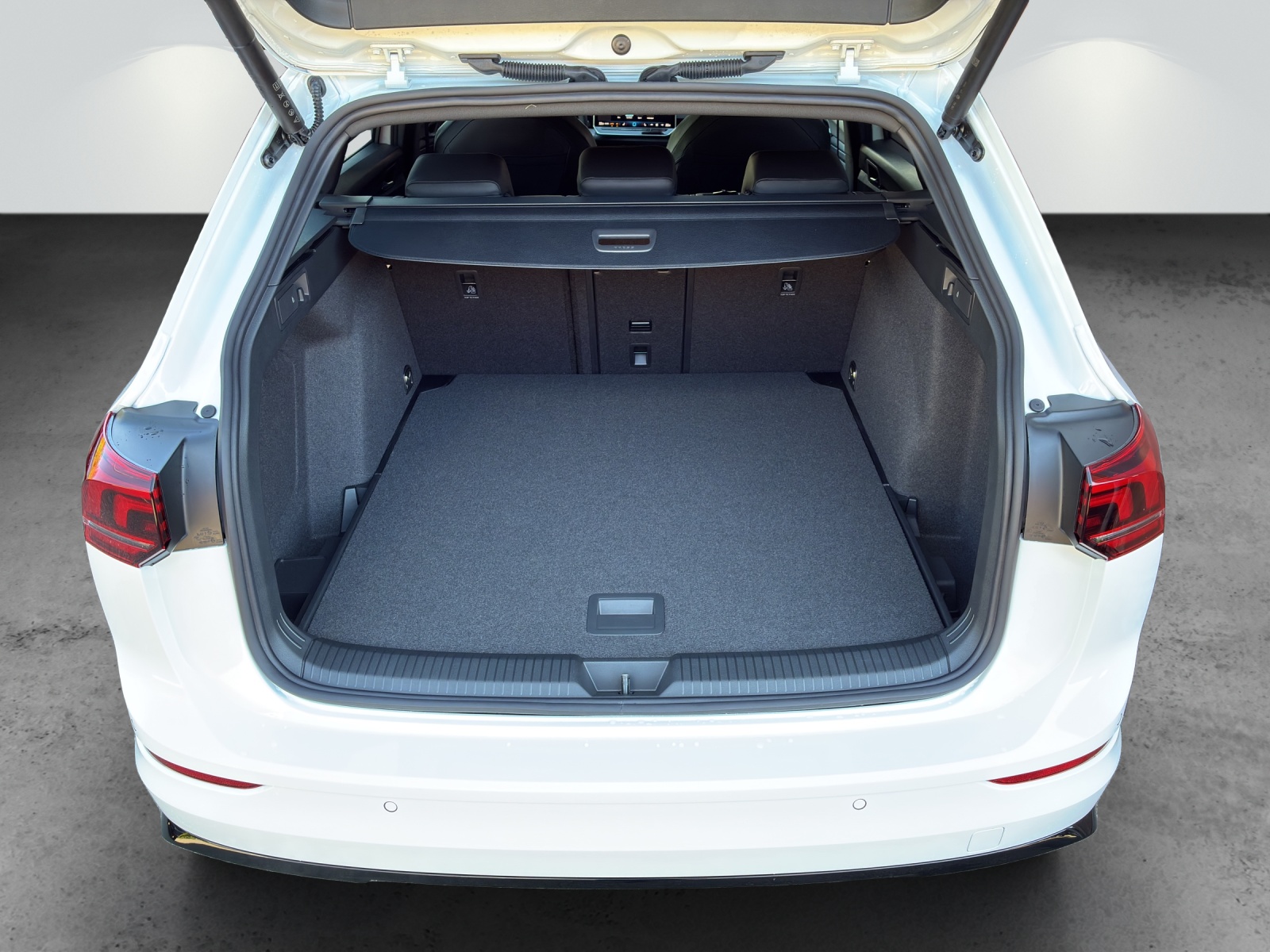 VW Golf Variant 1.5 eTSI mHEV R-Line DSG-image-9