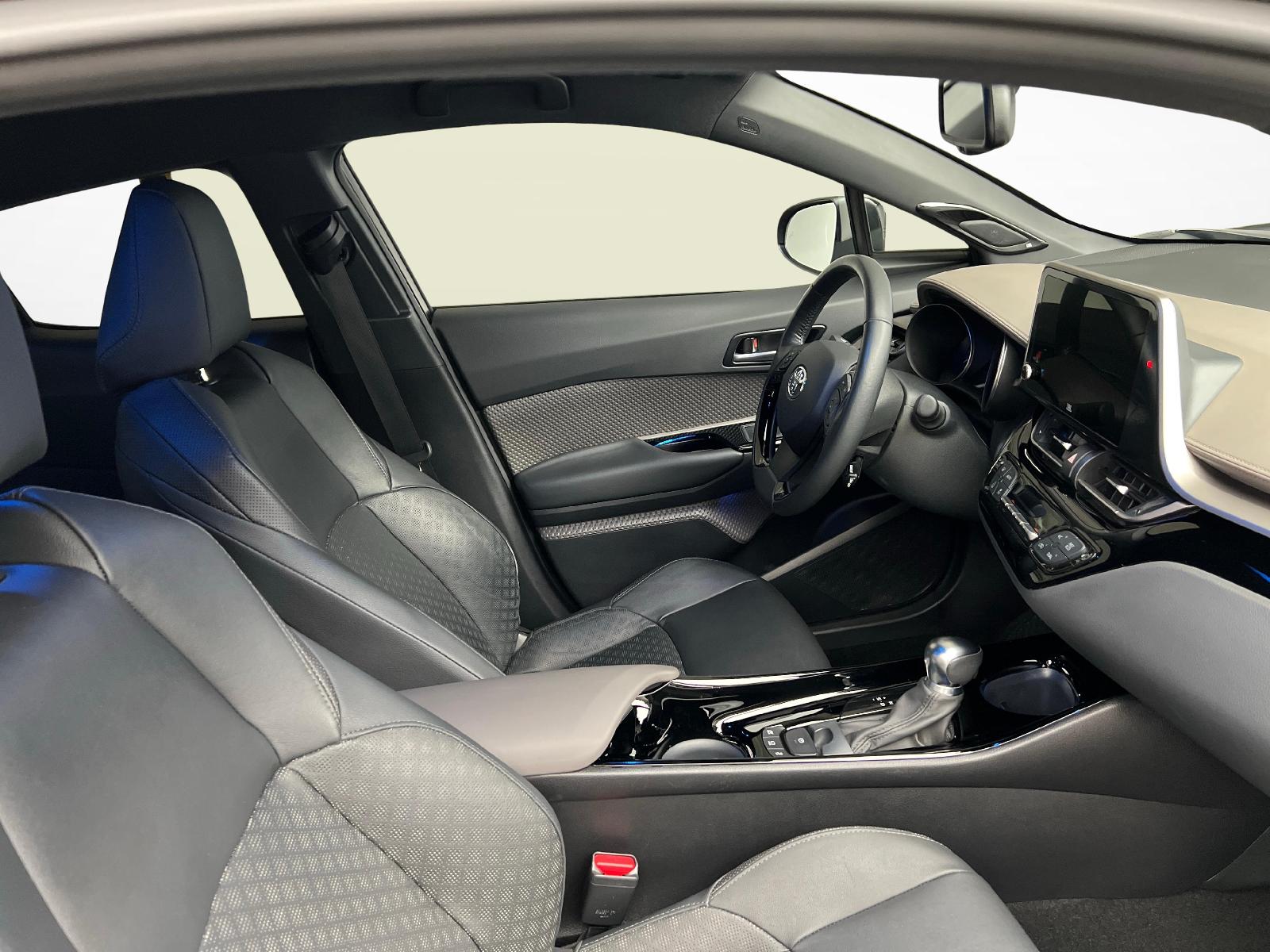 TOYOTA C-HR 2.0 VVTi HSD Premium-image-9