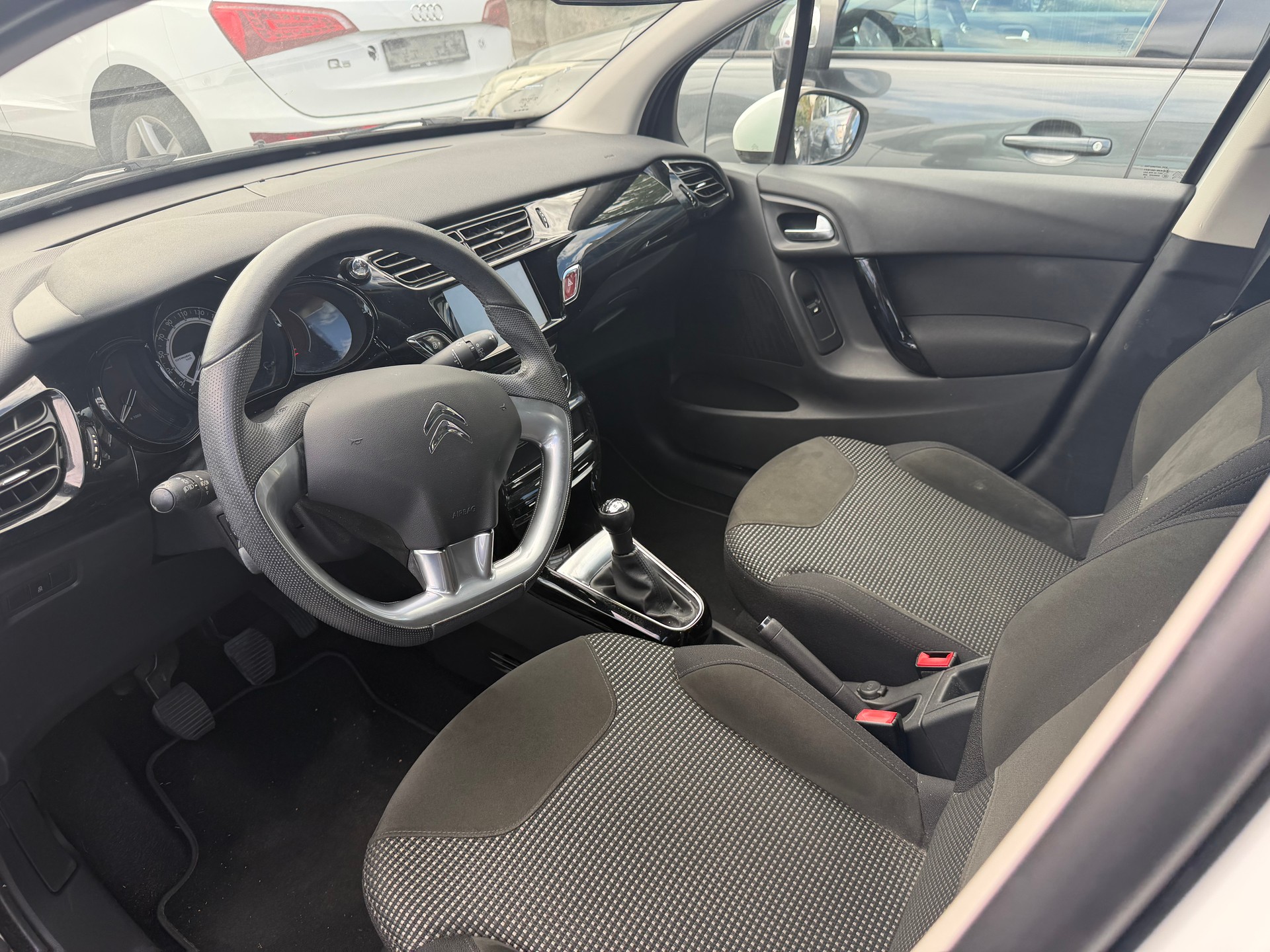 CITROEN C3 1.2i Exclusive-image-5
