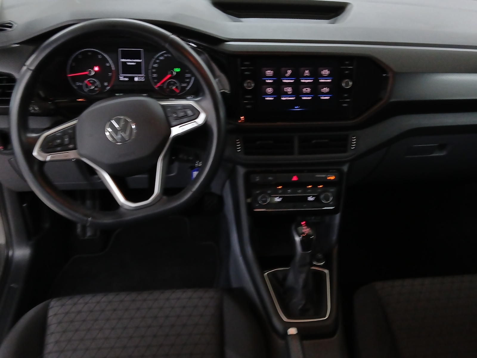 VW T-Cross 1.0 TSI Life DSG-image-8