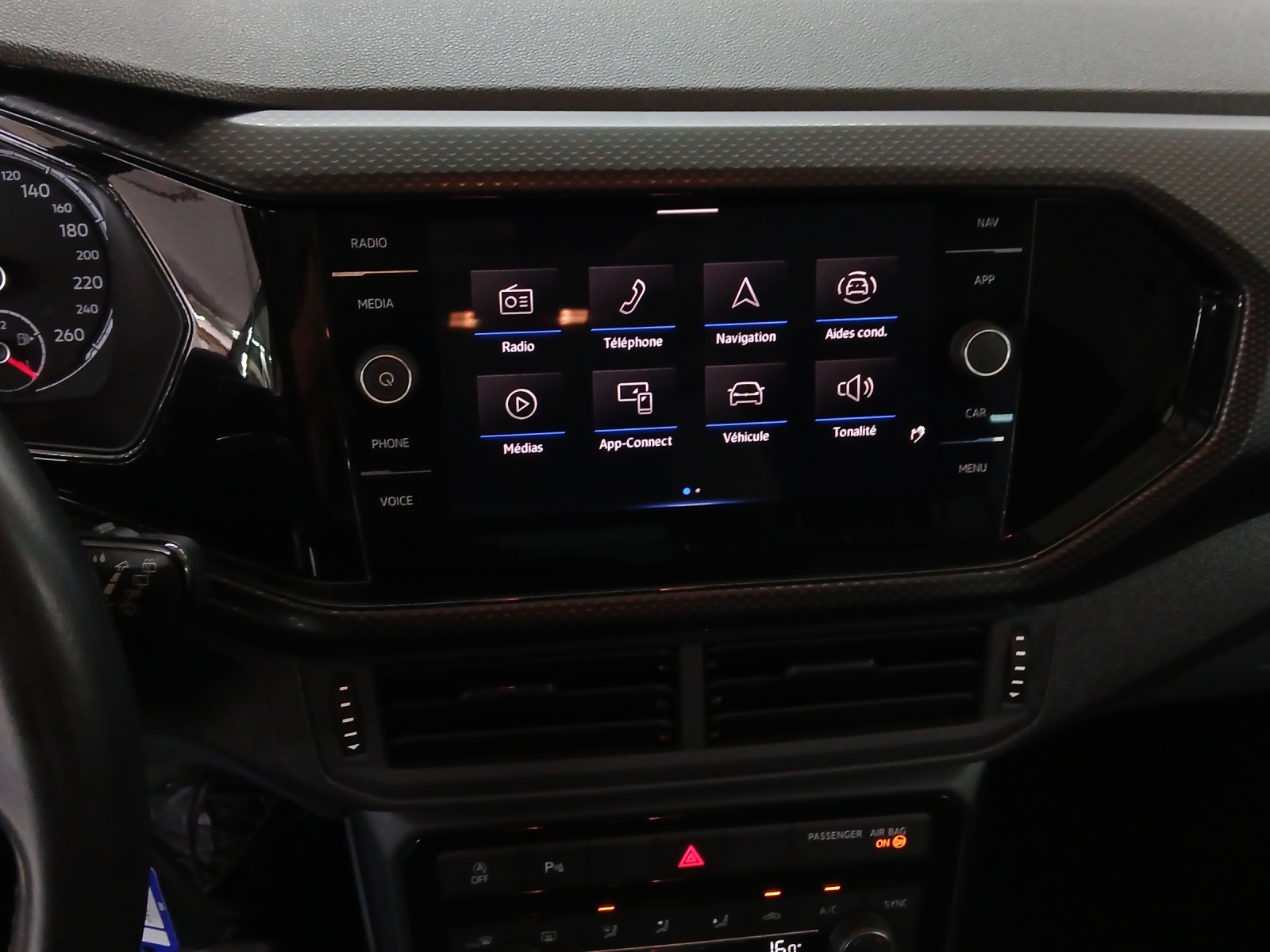 VW T-Cross 1.0 TSI Life DSG-image-10