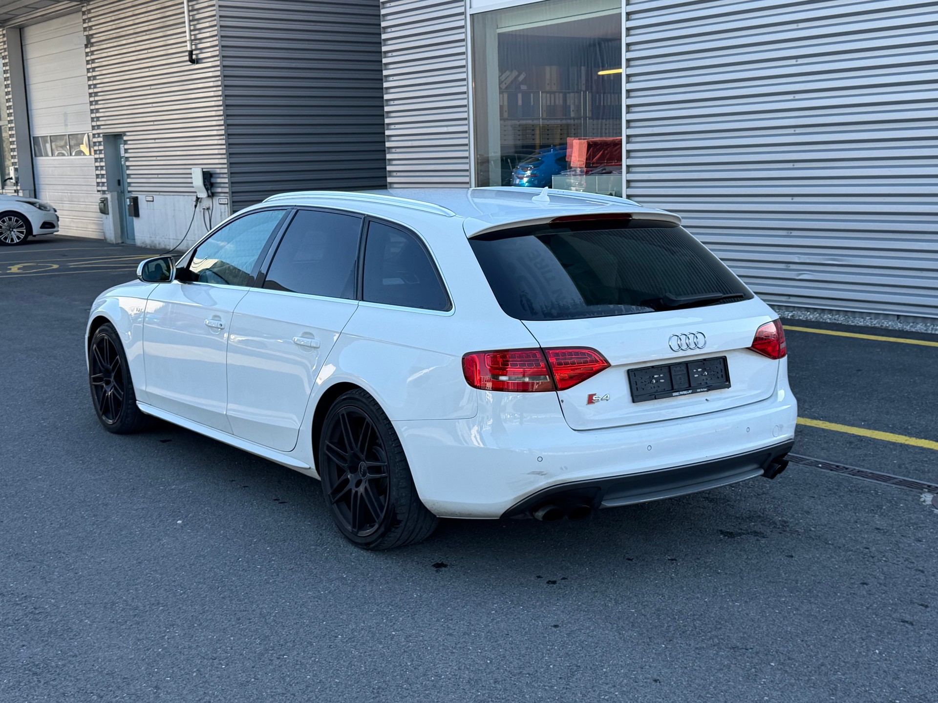 AUDI S4 Avant 3.0 TFSI quattro-image-3