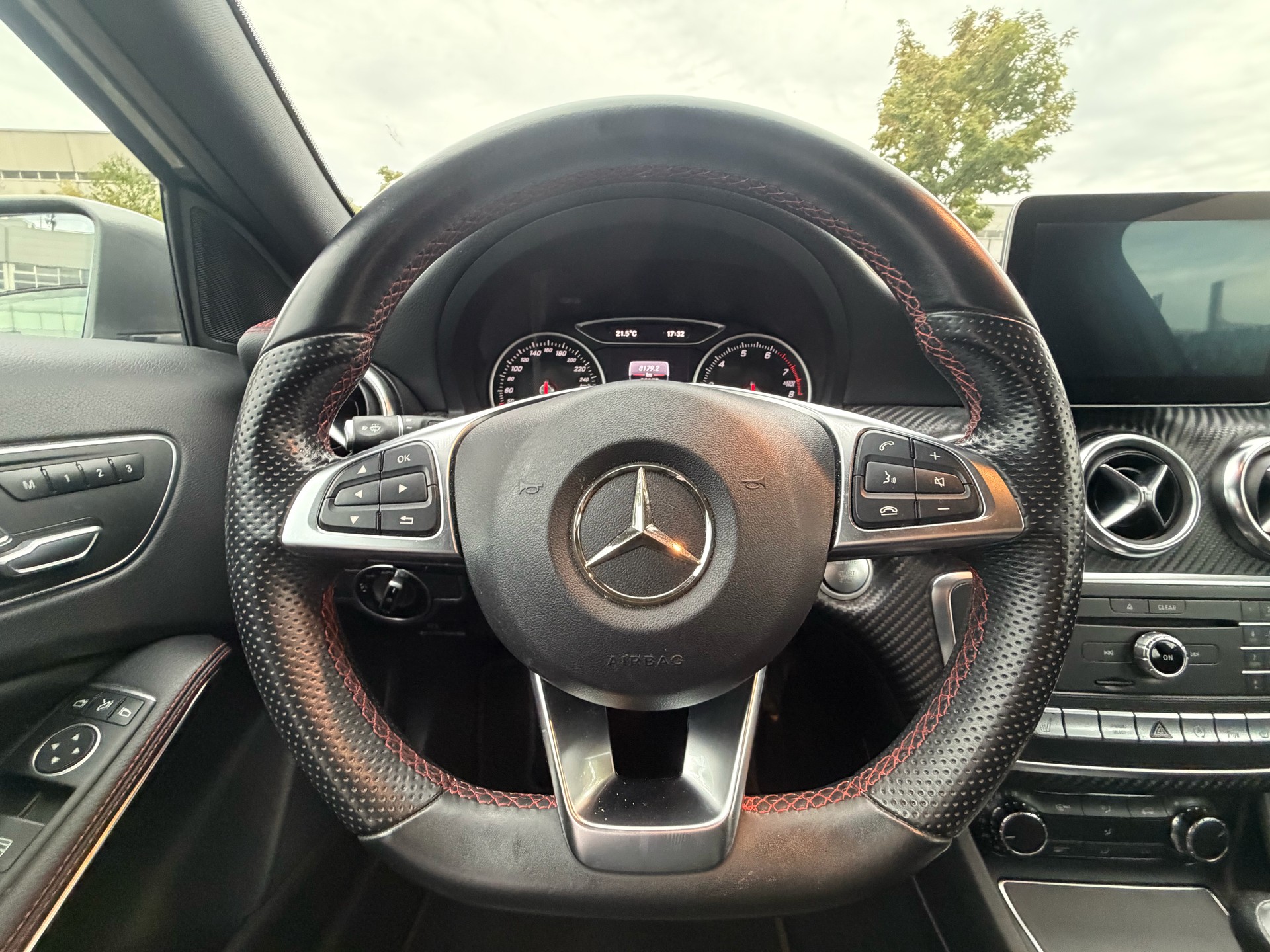 MERCEDES-BENZ A 200 AMG Line-image-13