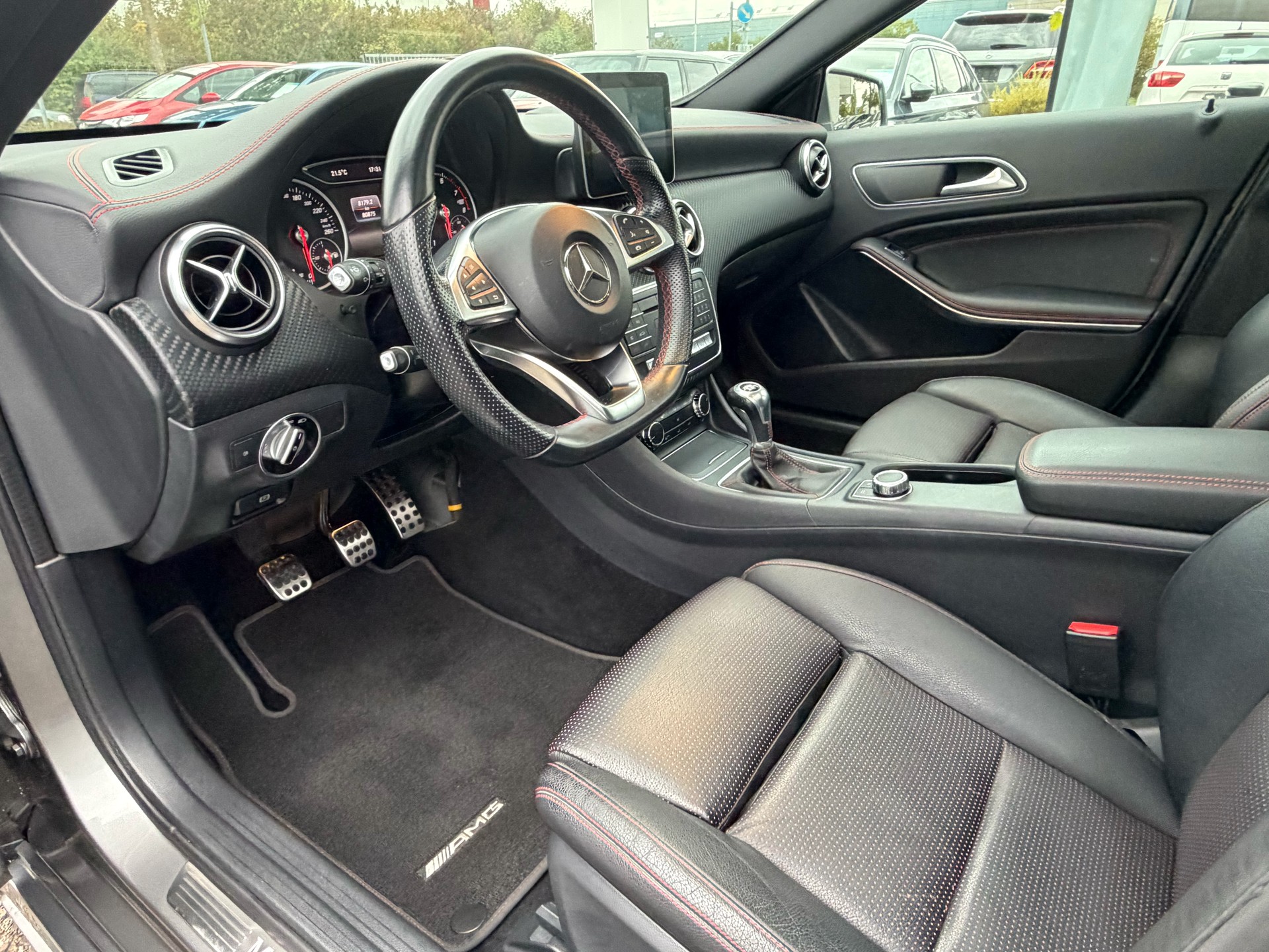 MERCEDES-BENZ A 200 AMG Line-image-9