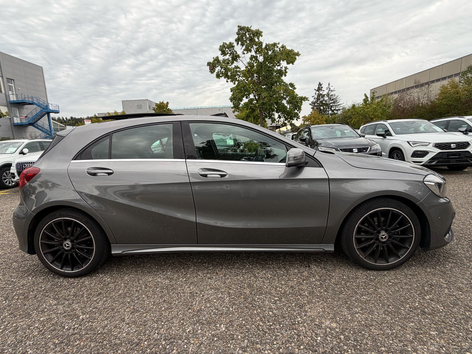 MERCEDES-BENZ A 200 AMG Line-image-3