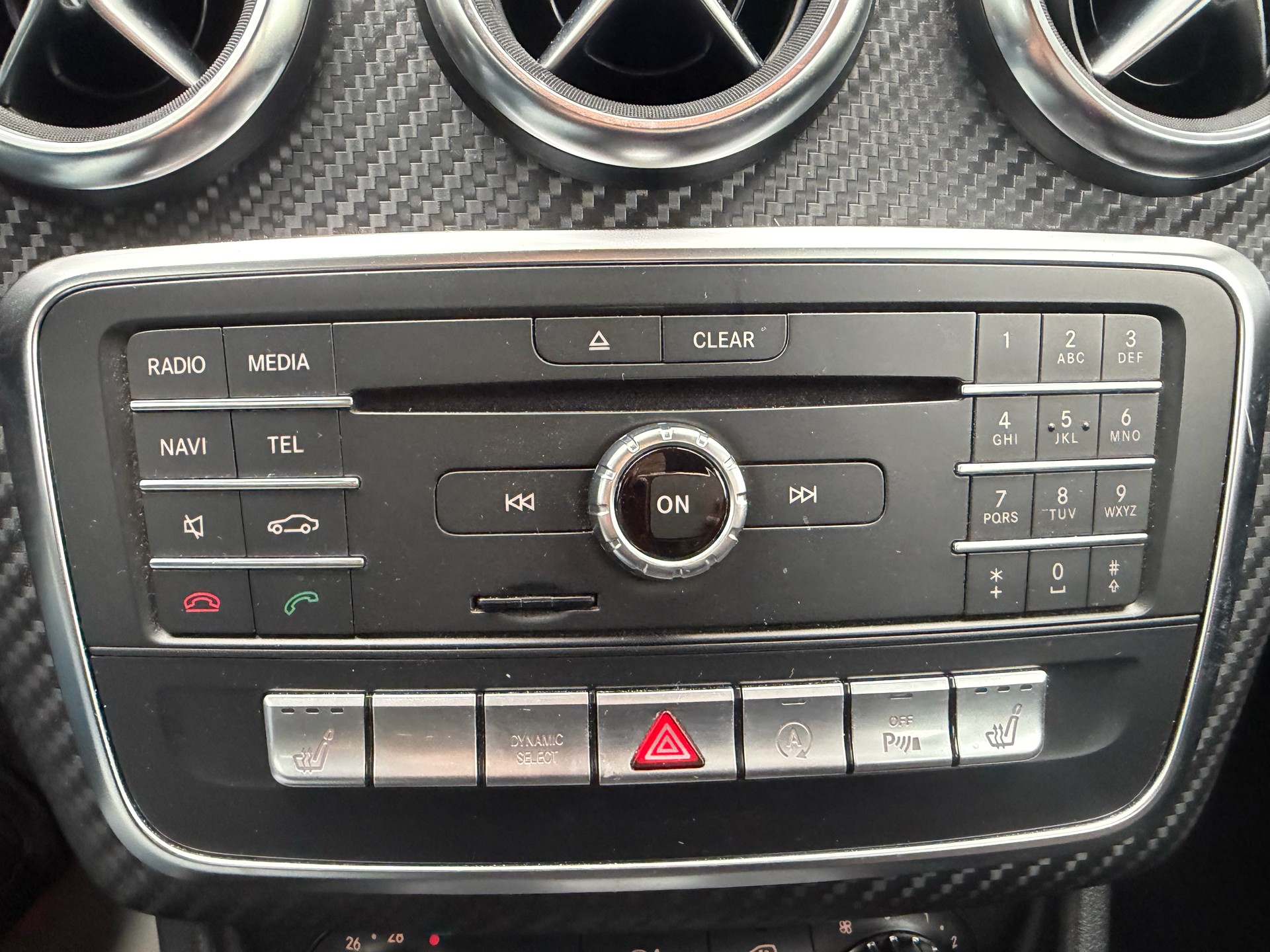 MERCEDES-BENZ A 200 AMG Line-image-17