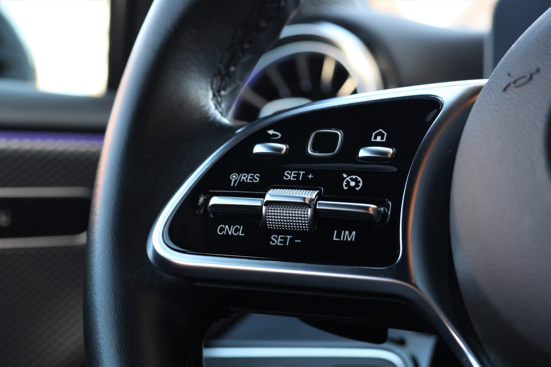 MERCEDES-BENZ A 180 Night Star 7G-DCT (CH)-image-17