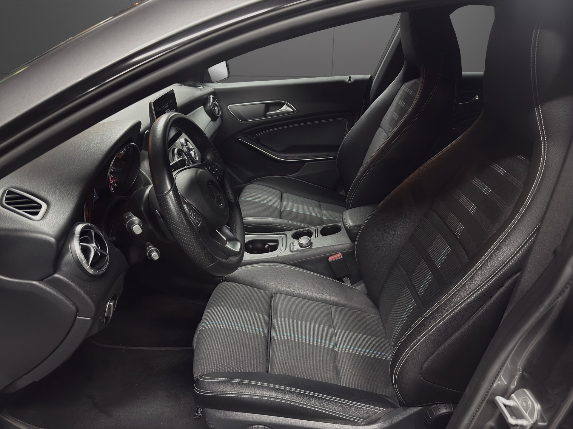 MERCEDES-BENZ CLA Shooting Brake 200 Night Star 7G-DCT-image-5