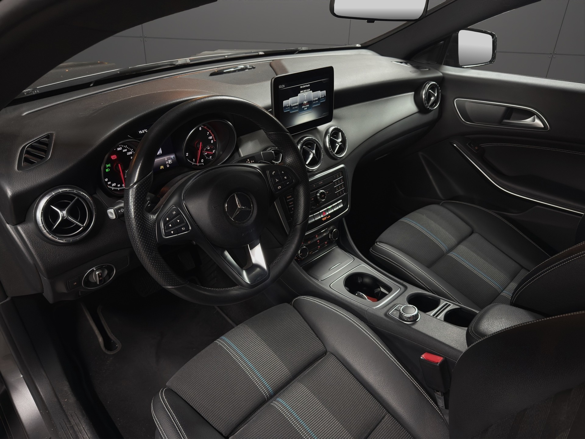 MERCEDES-BENZ CLA Shooting Brake 200 Night Star 7G-DCT-image-6