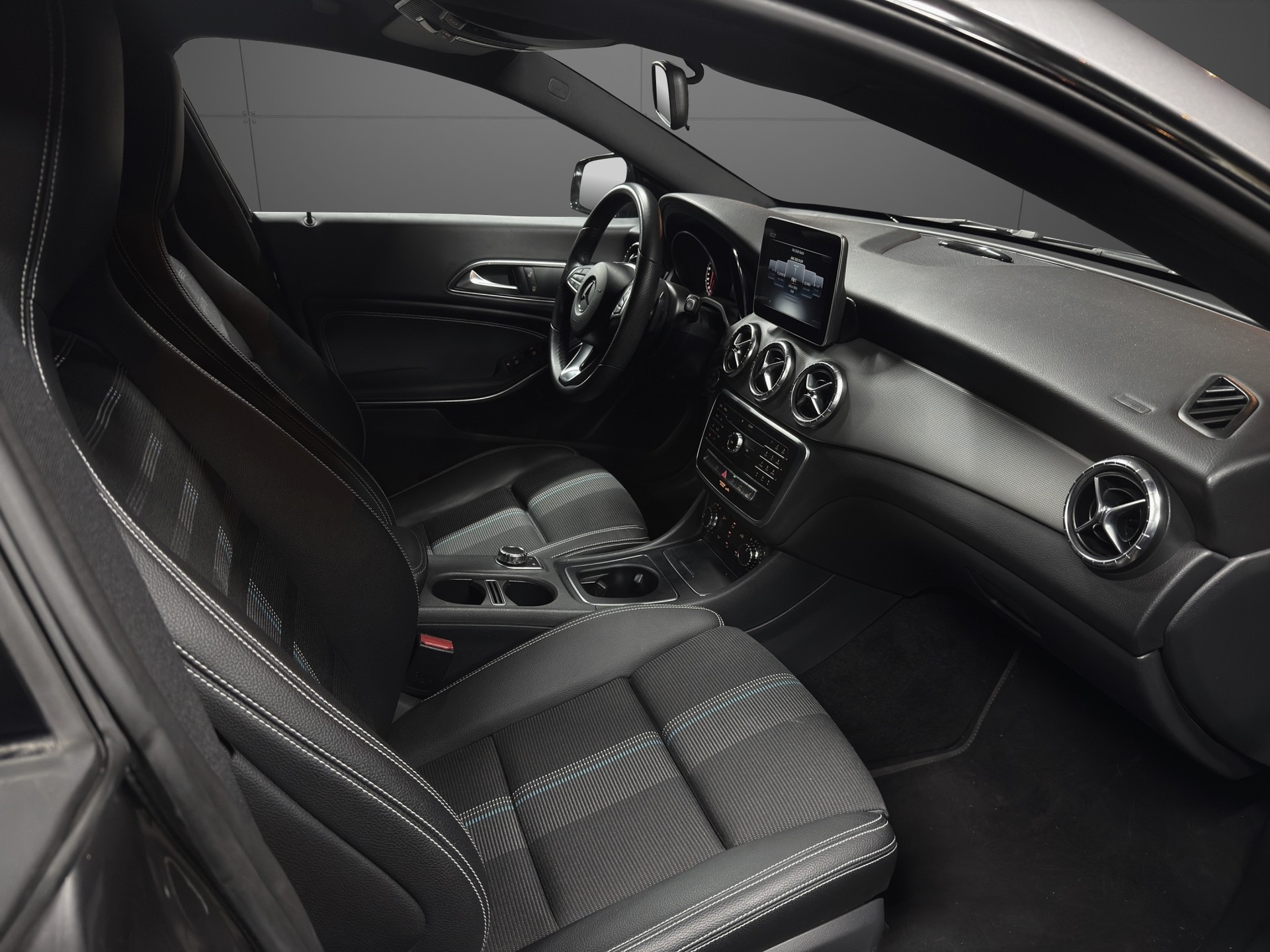 MERCEDES-BENZ CLA Shooting Brake 200 Night Star 7G-DCT-image-9