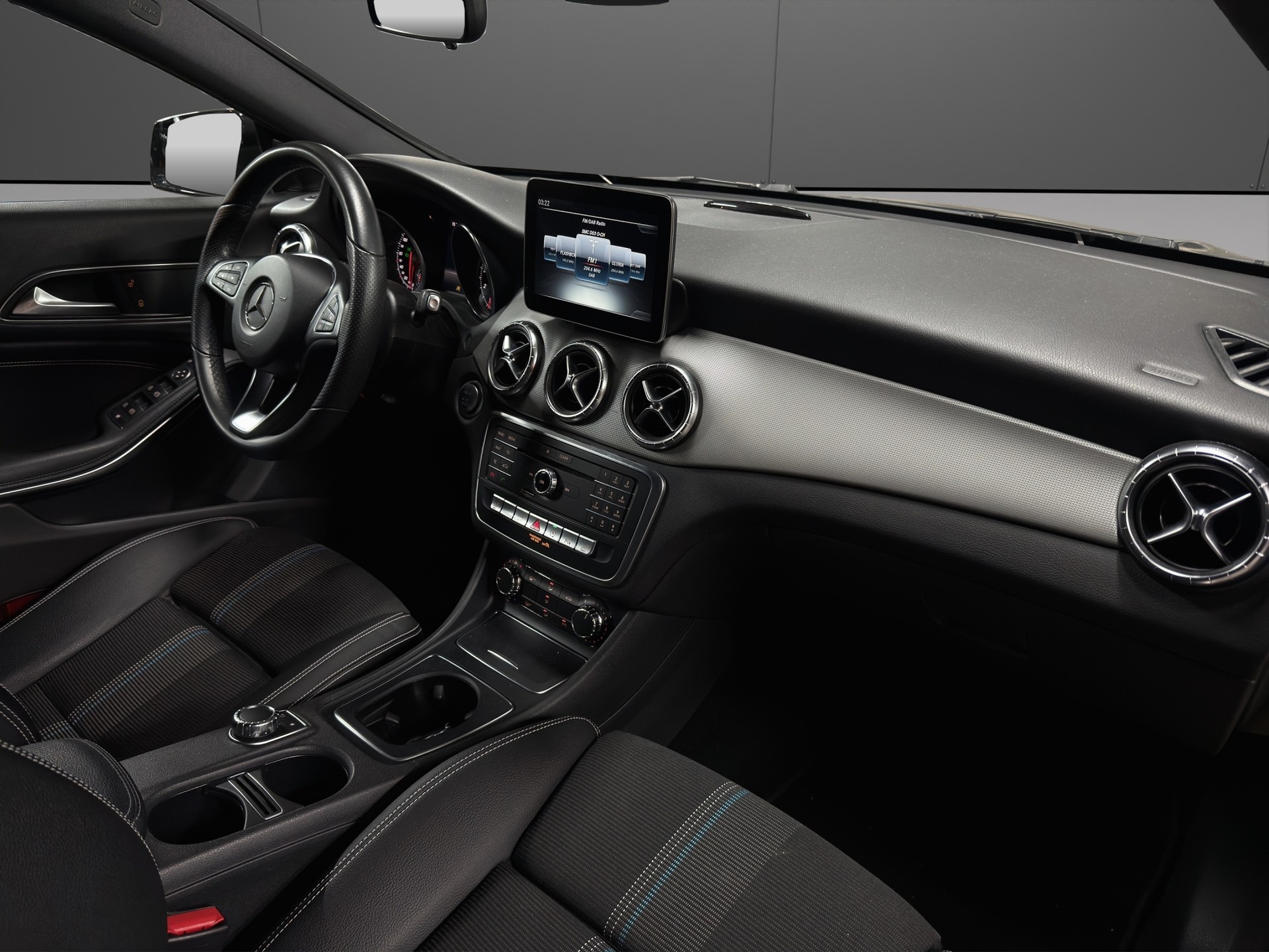 MERCEDES-BENZ CLA Shooting Brake 200 Night Star 7G-DCT-image-10