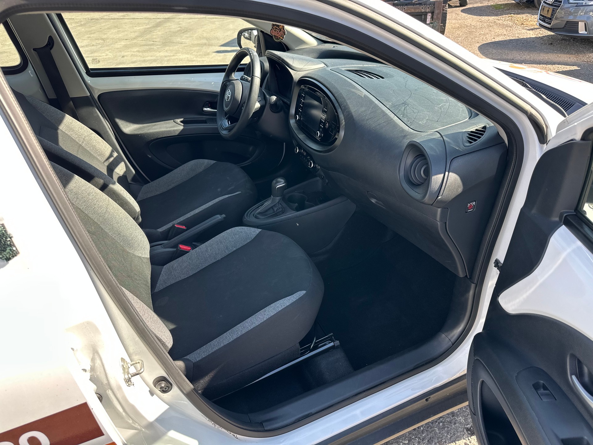 TOYOTA Aygo X 1.0 VVT-i Limited CVT-image-12