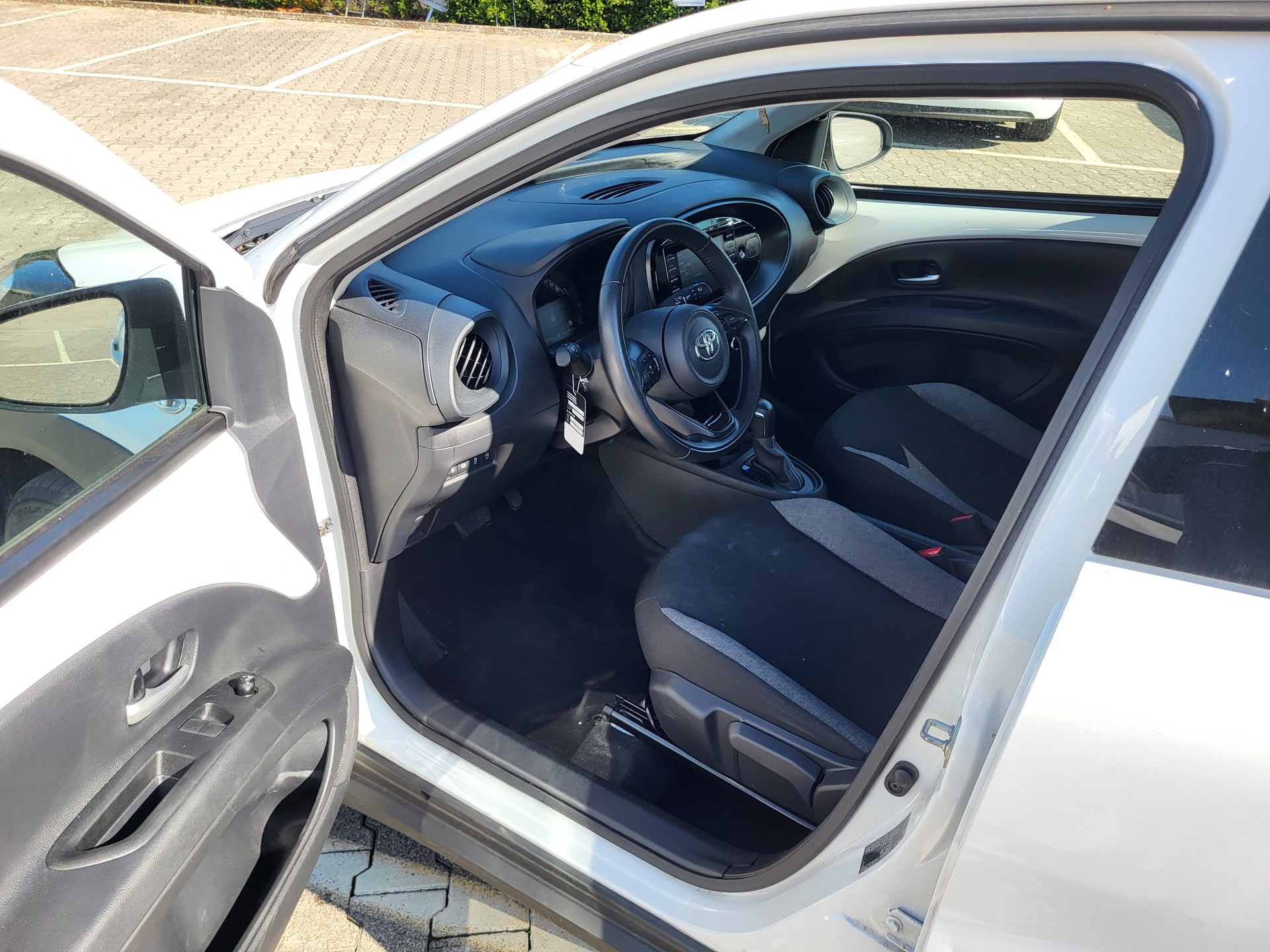 TOYOTA Aygo X 1.0 VVT-i Limited CVT-image-3
