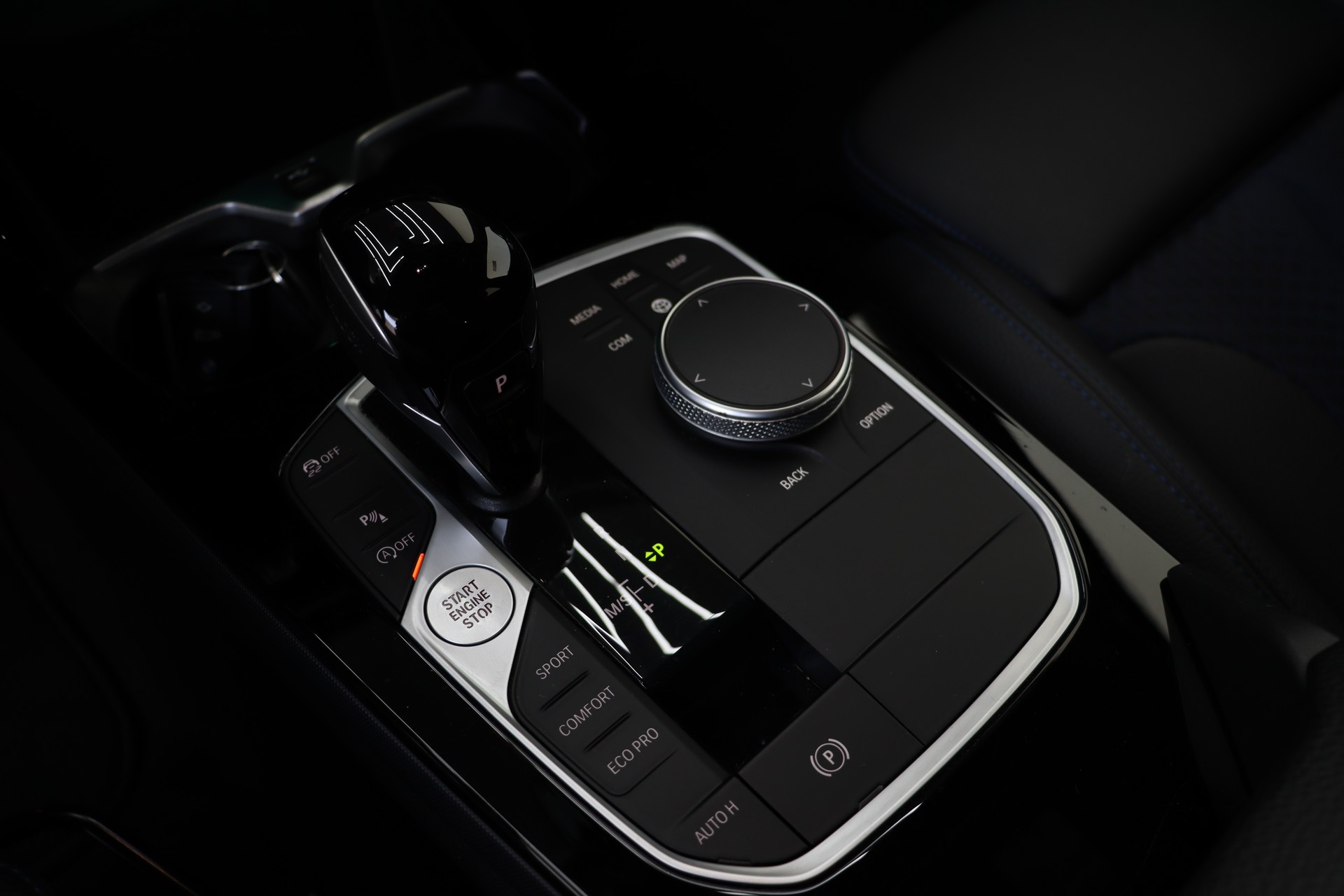 BMW 118I M SPORT STEPTRONIC * CH-FAHRZEUG * FAHRASSISTENZ-PAKET * RÜCKFAHRKAMERA *-image-22