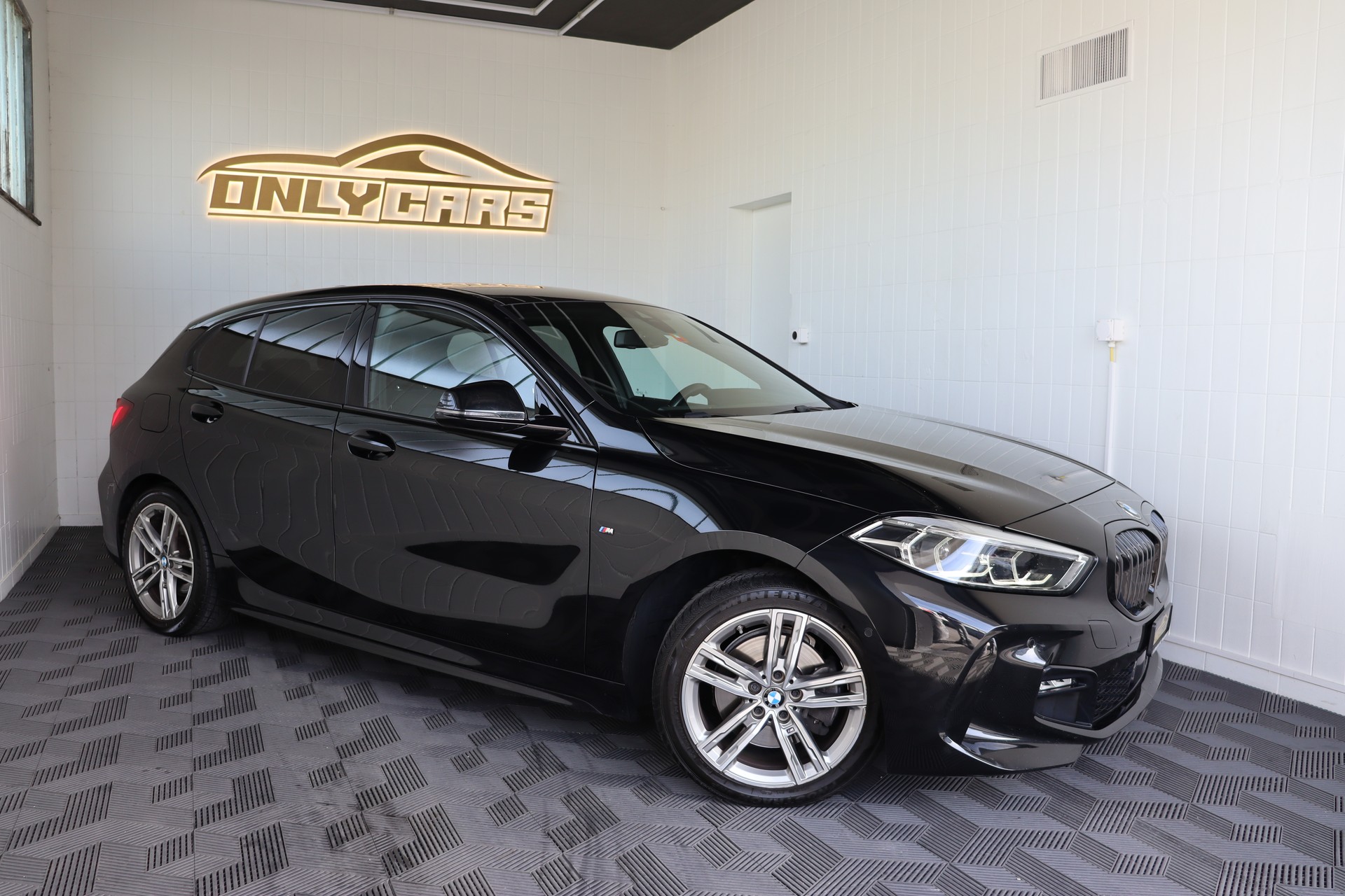 BMW 118I M SPORT STEPTRONIC * CH-FAHRZEUG * FAHRASSISTENZ-PAKET * RÜCKFAHRKAMERA *-image-3