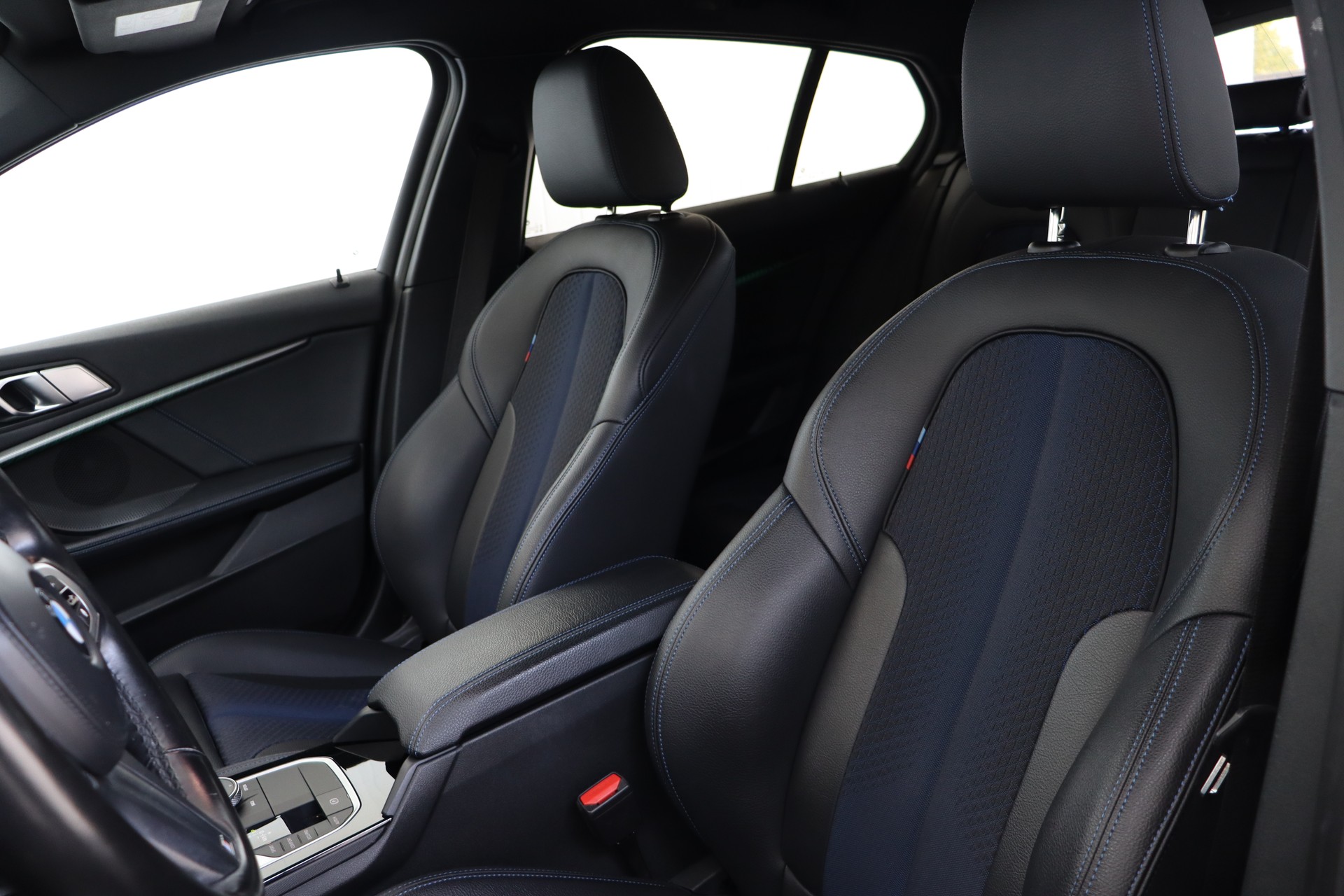BMW 118I M SPORT STEPTRONIC * CH-FAHRZEUG * FAHRASSISTENZ-PAKET * RÜCKFAHRKAMERA *-image-14