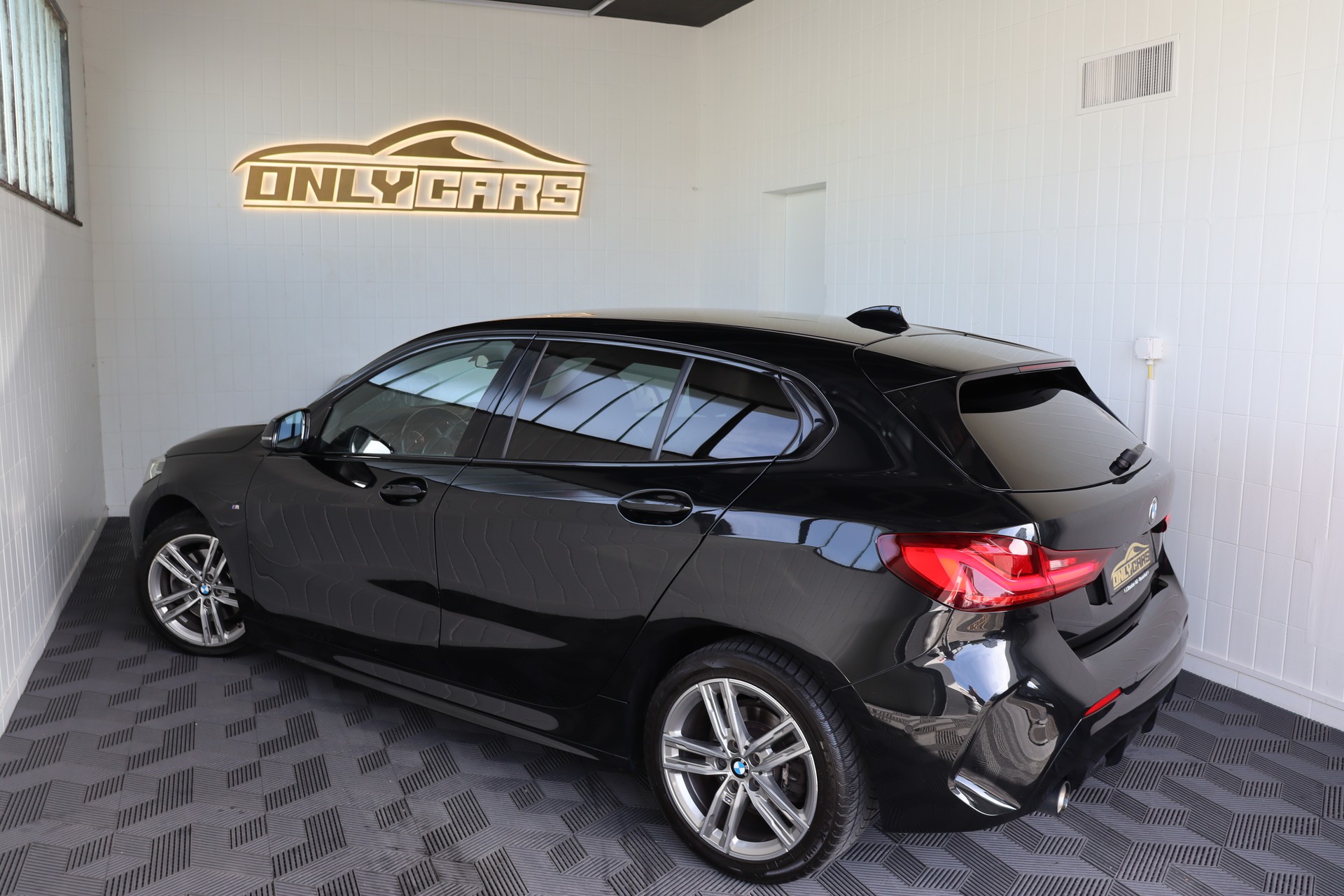 BMW 118I M SPORT STEPTRONIC * CH-FAHRZEUG * FAHRASSISTENZ-PAKET * RÜCKFAHRKAMERA *-image-7