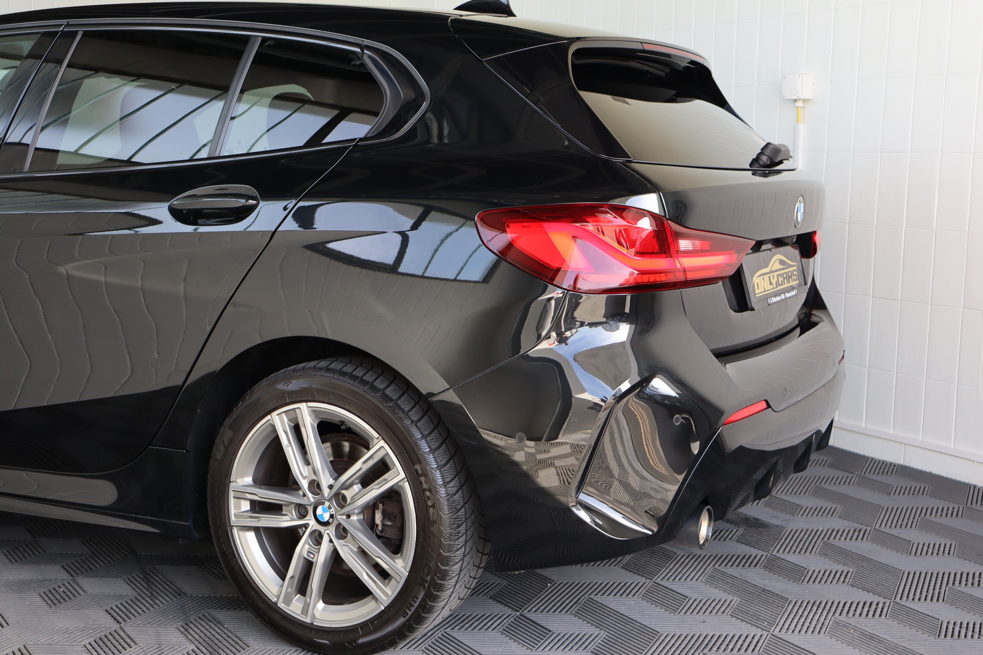 BMW 118I M SPORT STEPTRONIC * CH-FAHRZEUG * FAHRASSISTENZ-PAKET * RÜCKFAHRKAMERA *-image-9