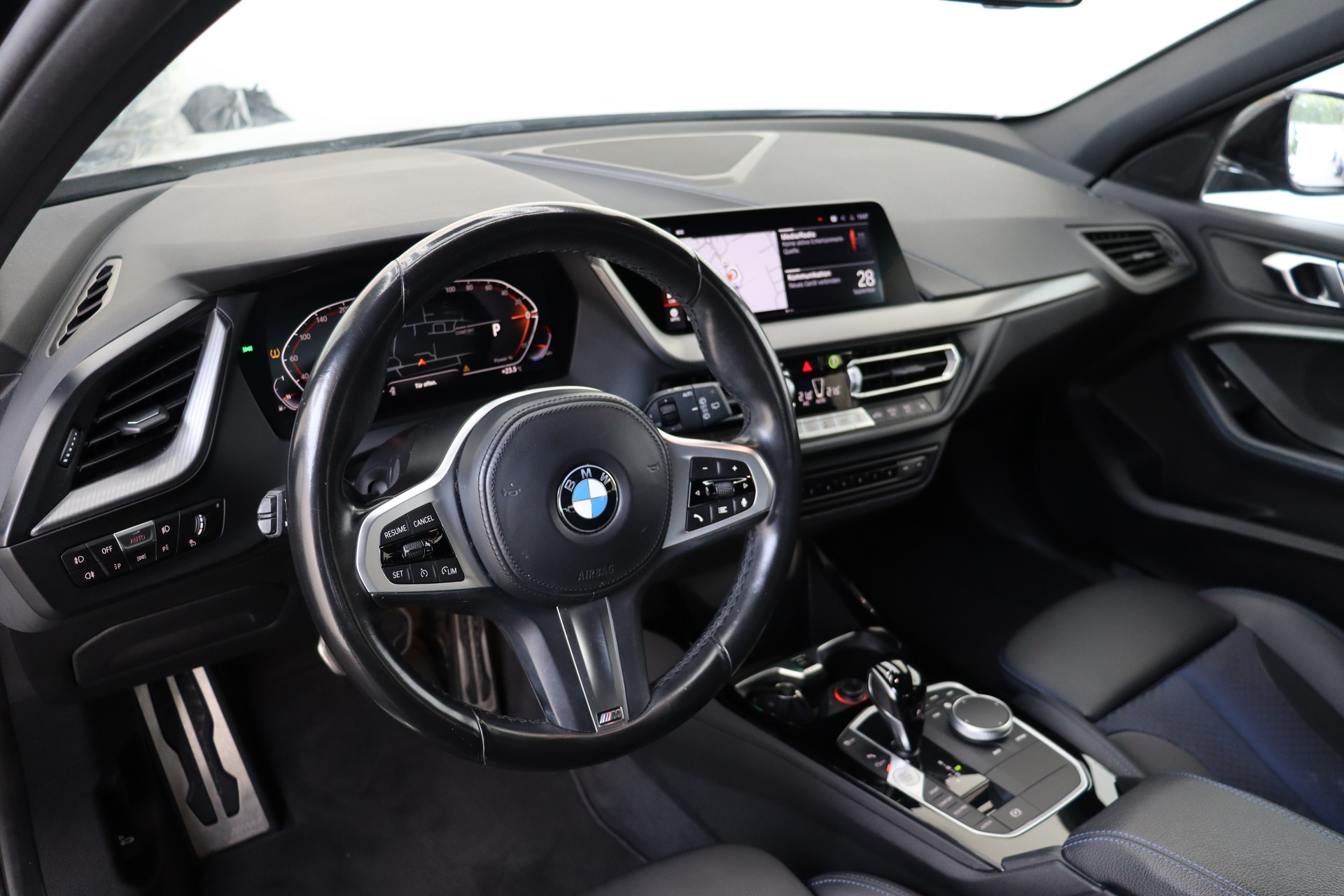 BMW 118I M SPORT STEPTRONIC * CH-FAHRZEUG * FAHRASSISTENZ-PAKET * RÜCKFAHRKAMERA *-image-13