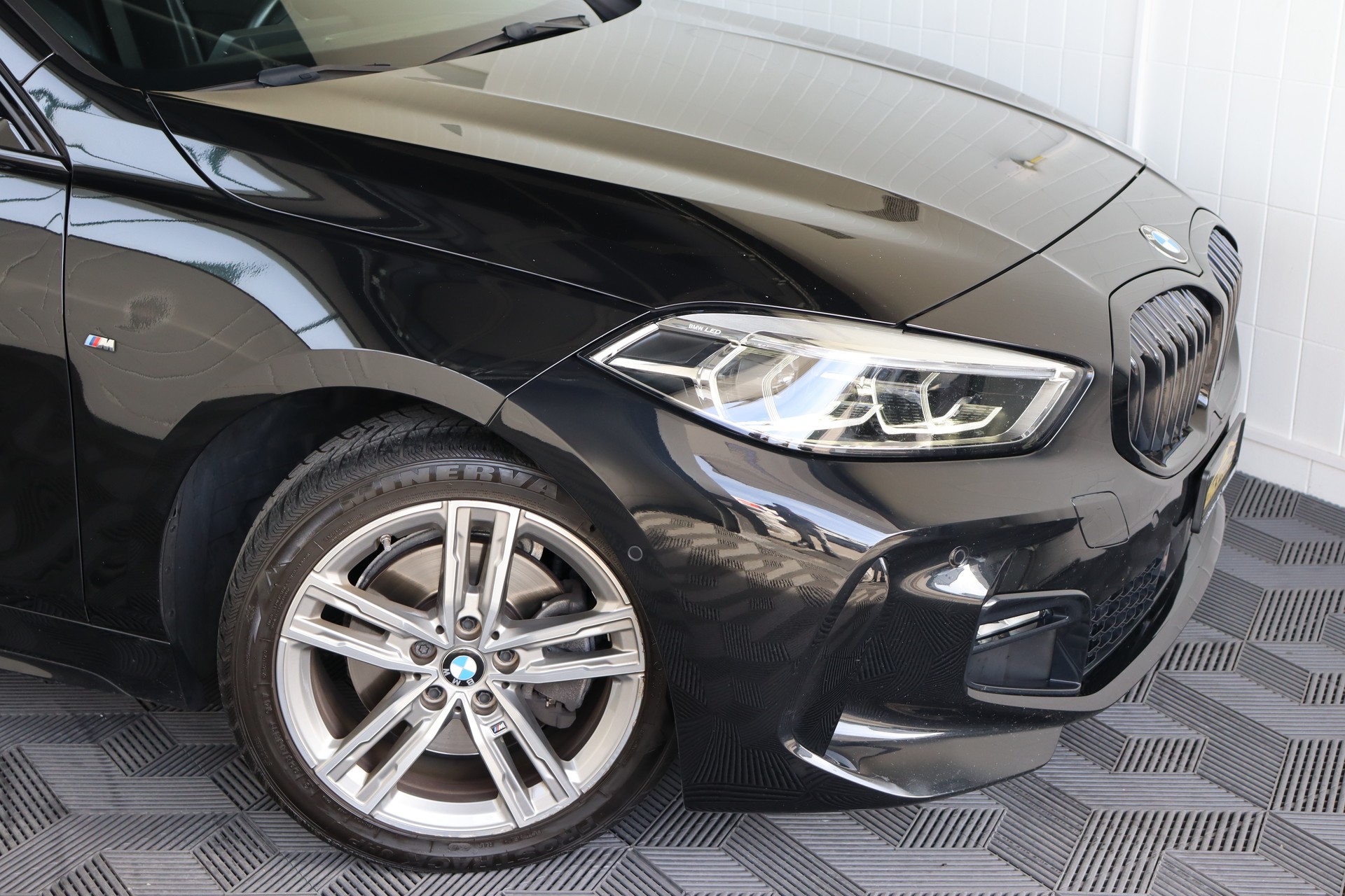 BMW 118I M SPORT STEPTRONIC * CH-FAHRZEUG * FAHRASSISTENZ-PAKET * RÜCKFAHRKAMERA *-image-4