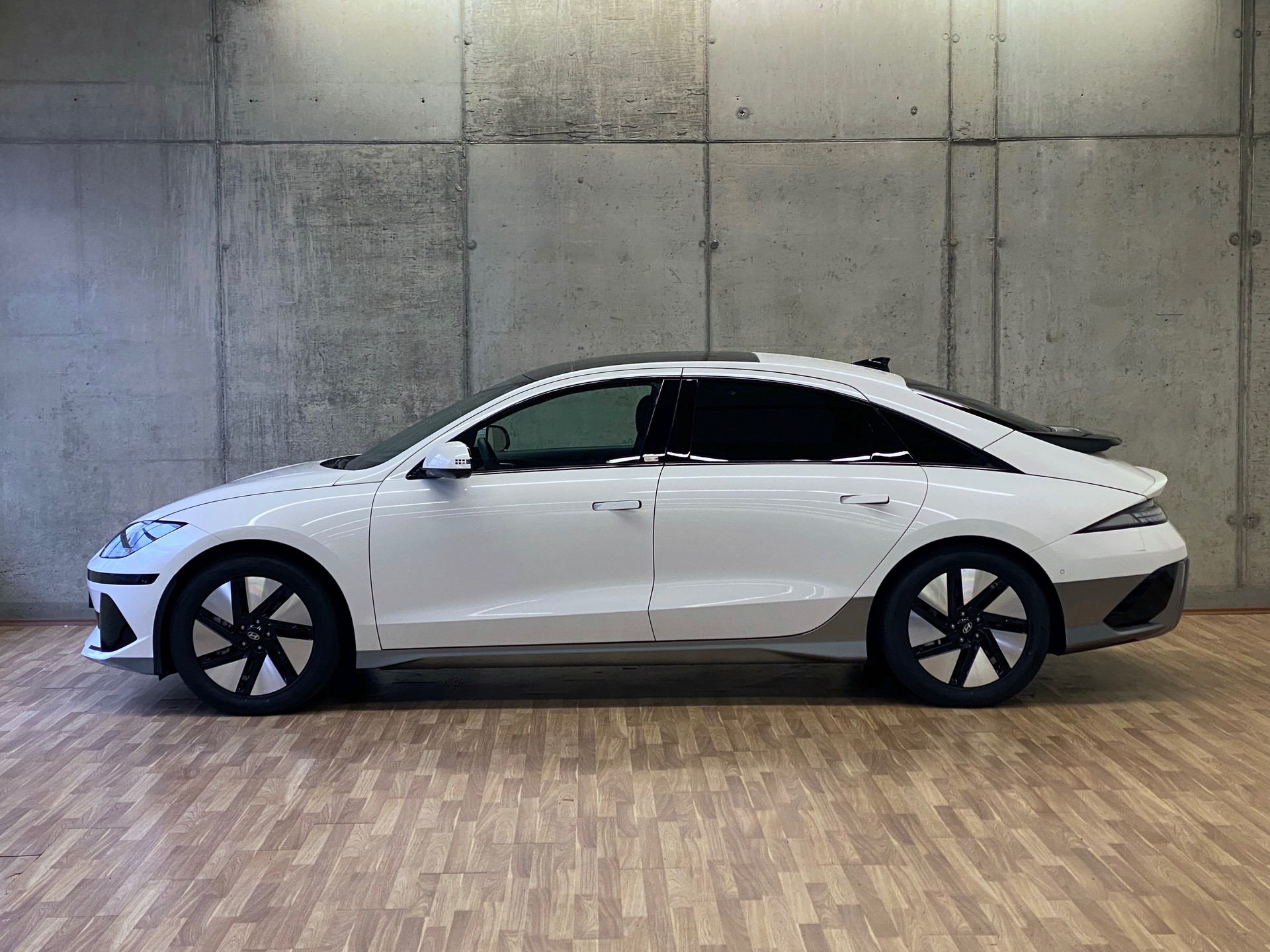 HYUNDAI Ioniq 6 *77kWh*Swiss*Launch Edition*4WD*-image-18