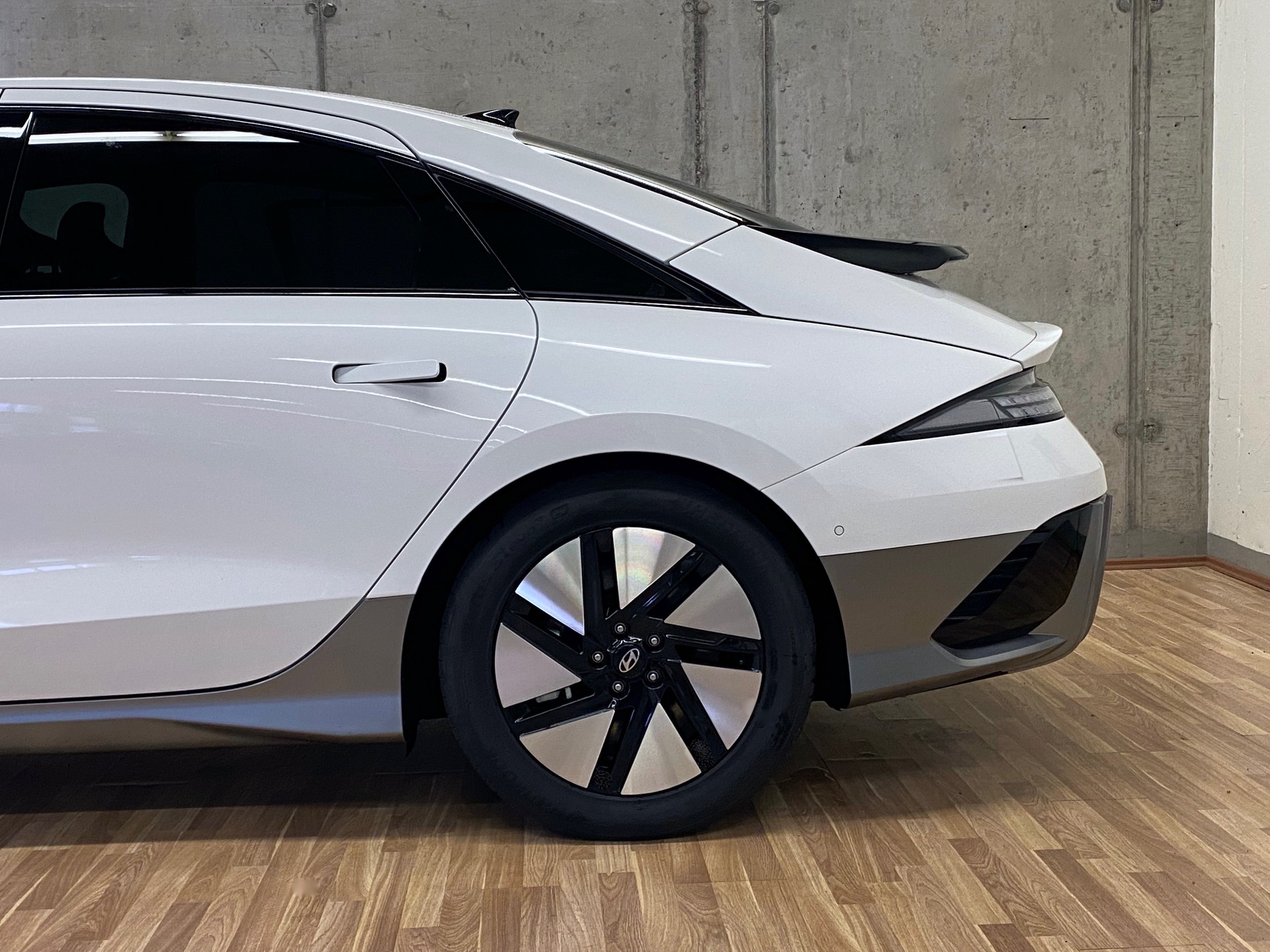 HYUNDAI Ioniq 6 *77kWh*Swiss*Launch Edition*4WD*-image-20