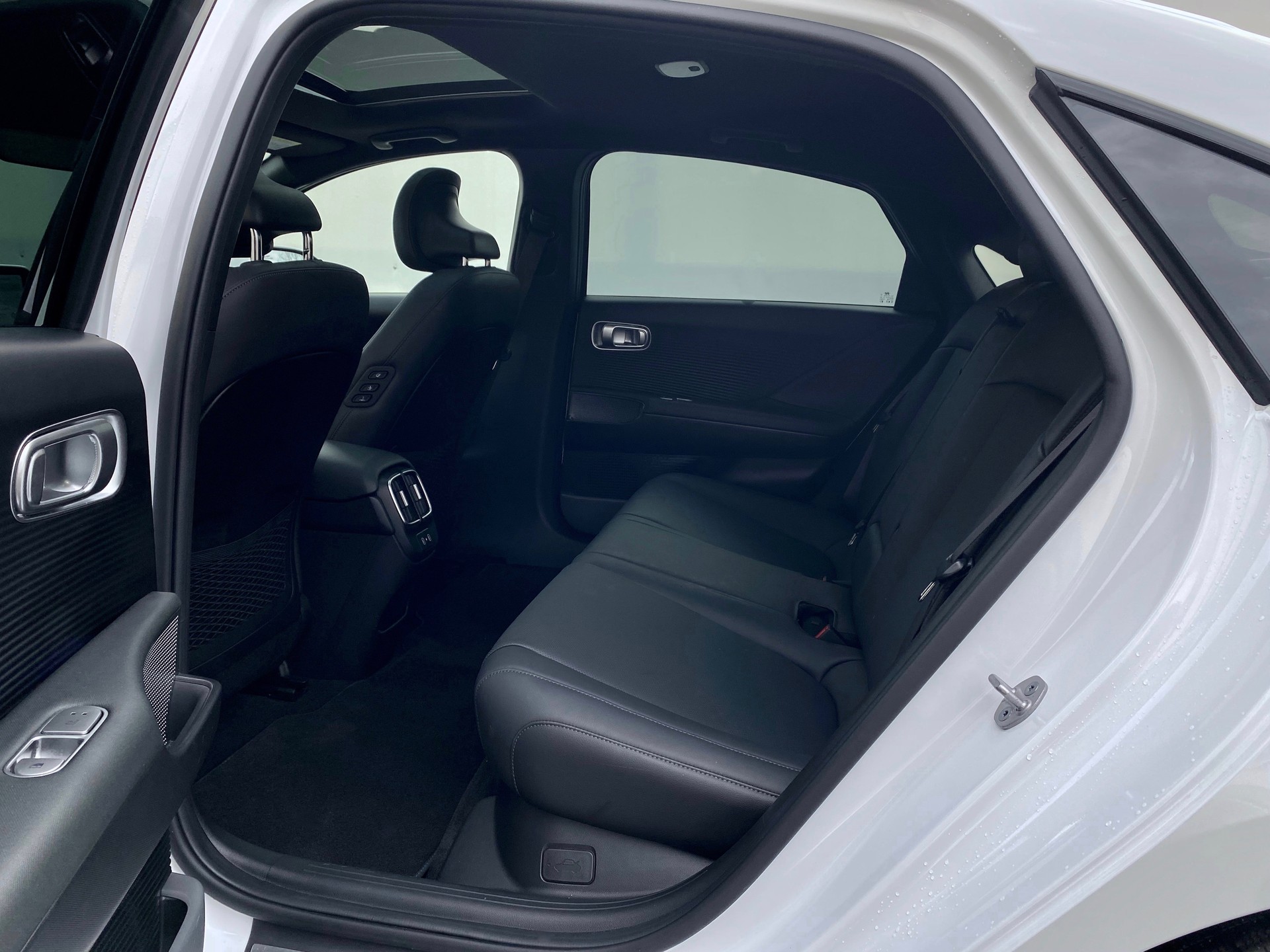 HYUNDAI Ioniq 6 *77kWh*Swiss*Launch Edition*4WD*-image-5