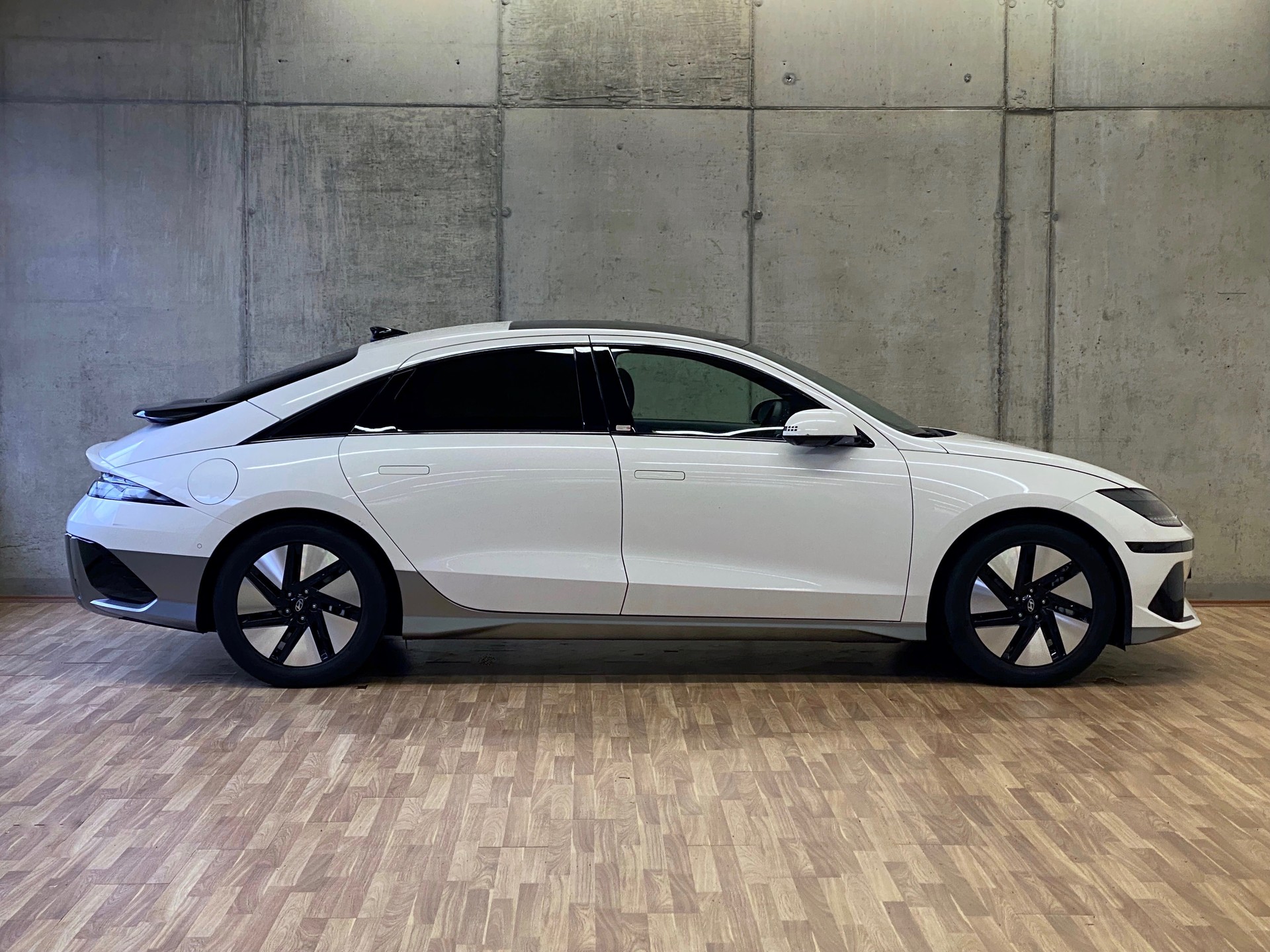 HYUNDAI Ioniq 6 *77kWh*Swiss*Launch Edition*4WD*-image-24
