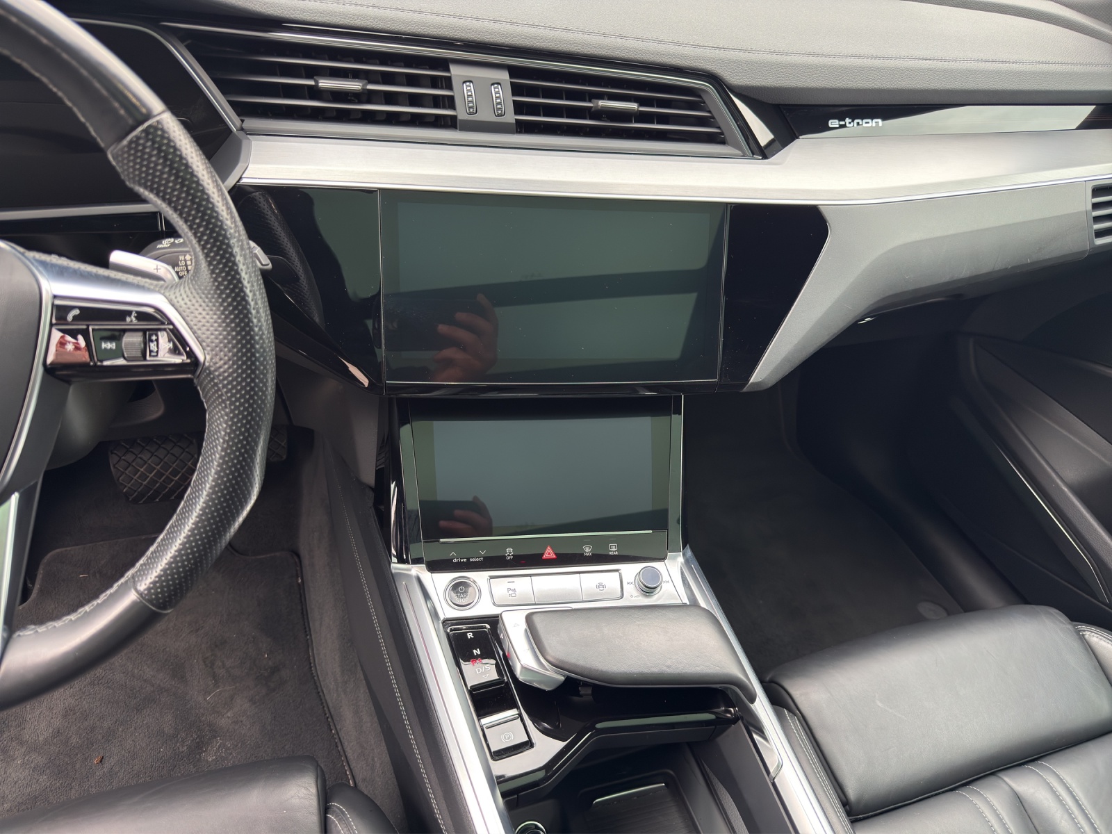 AUDI e-tron 55 S Line Black Edition quattro-image-10