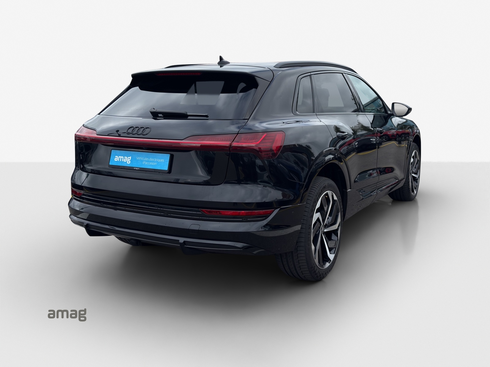 AUDI e-tron 55 S Line Black Edition quattro-image-4